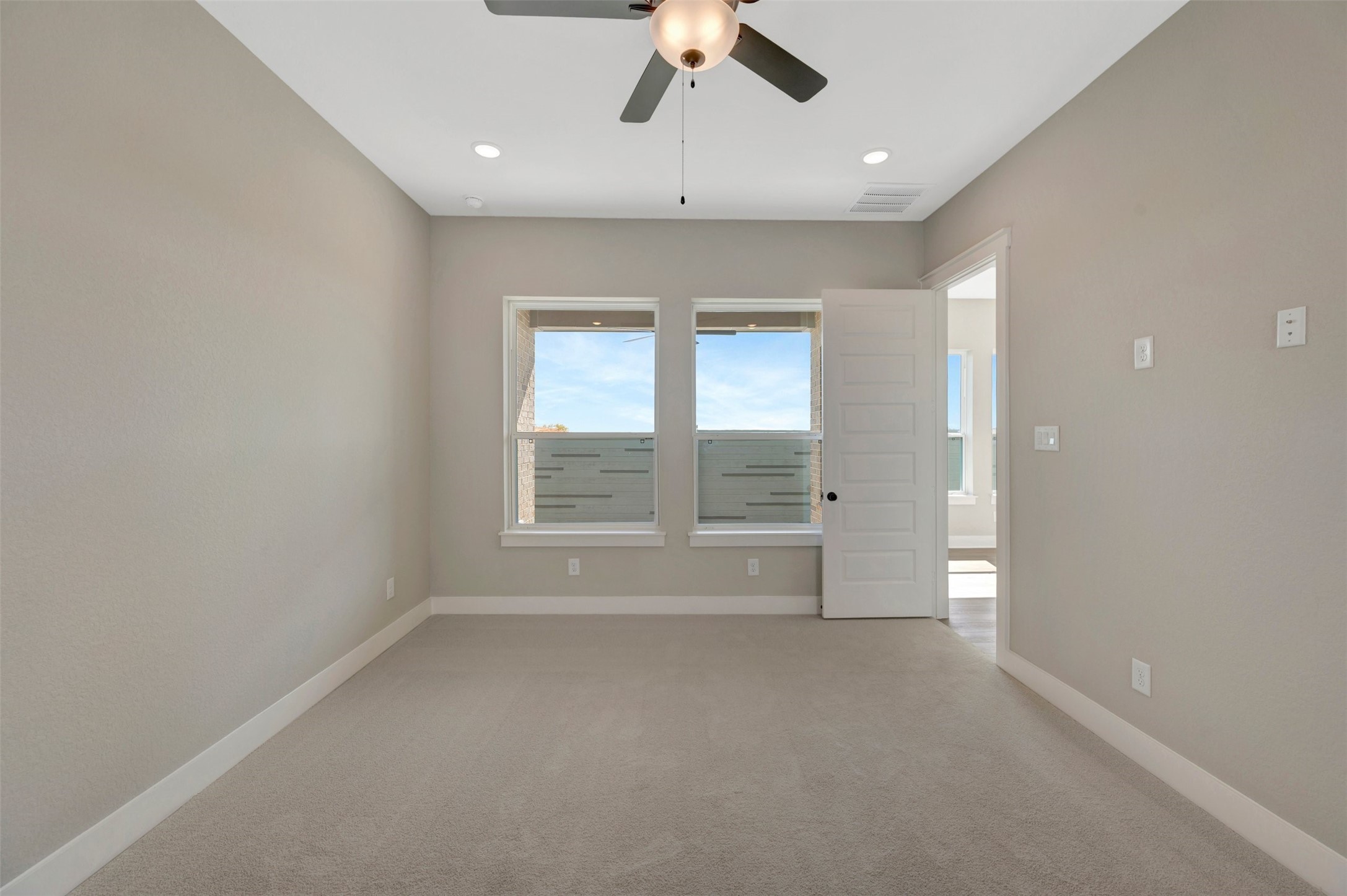 16702 Vibrant Avenue Property Photo 31