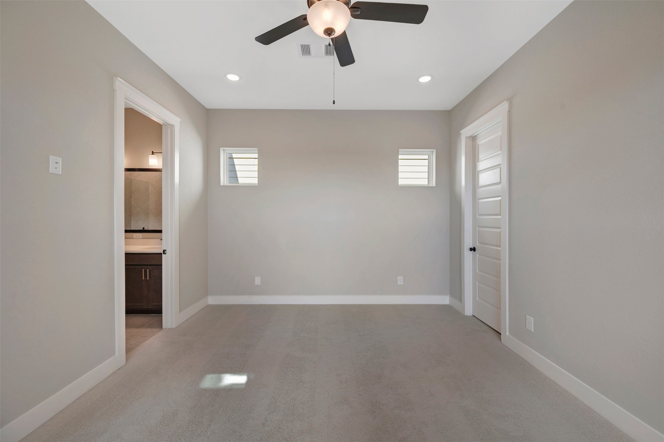 16702 Vibrant Avenue Property Photo 33