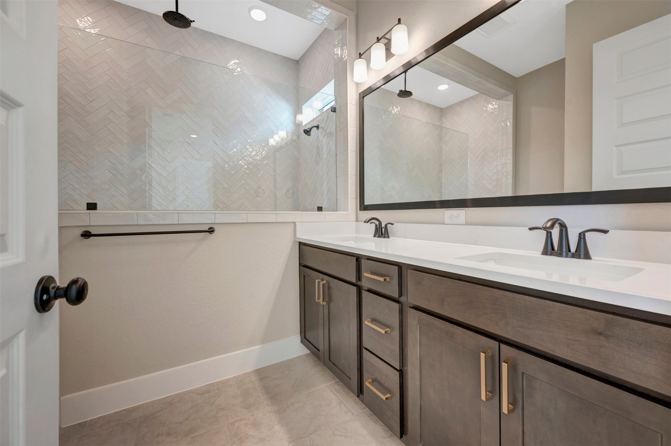 16702 Vibrant Avenue Property Photo 34