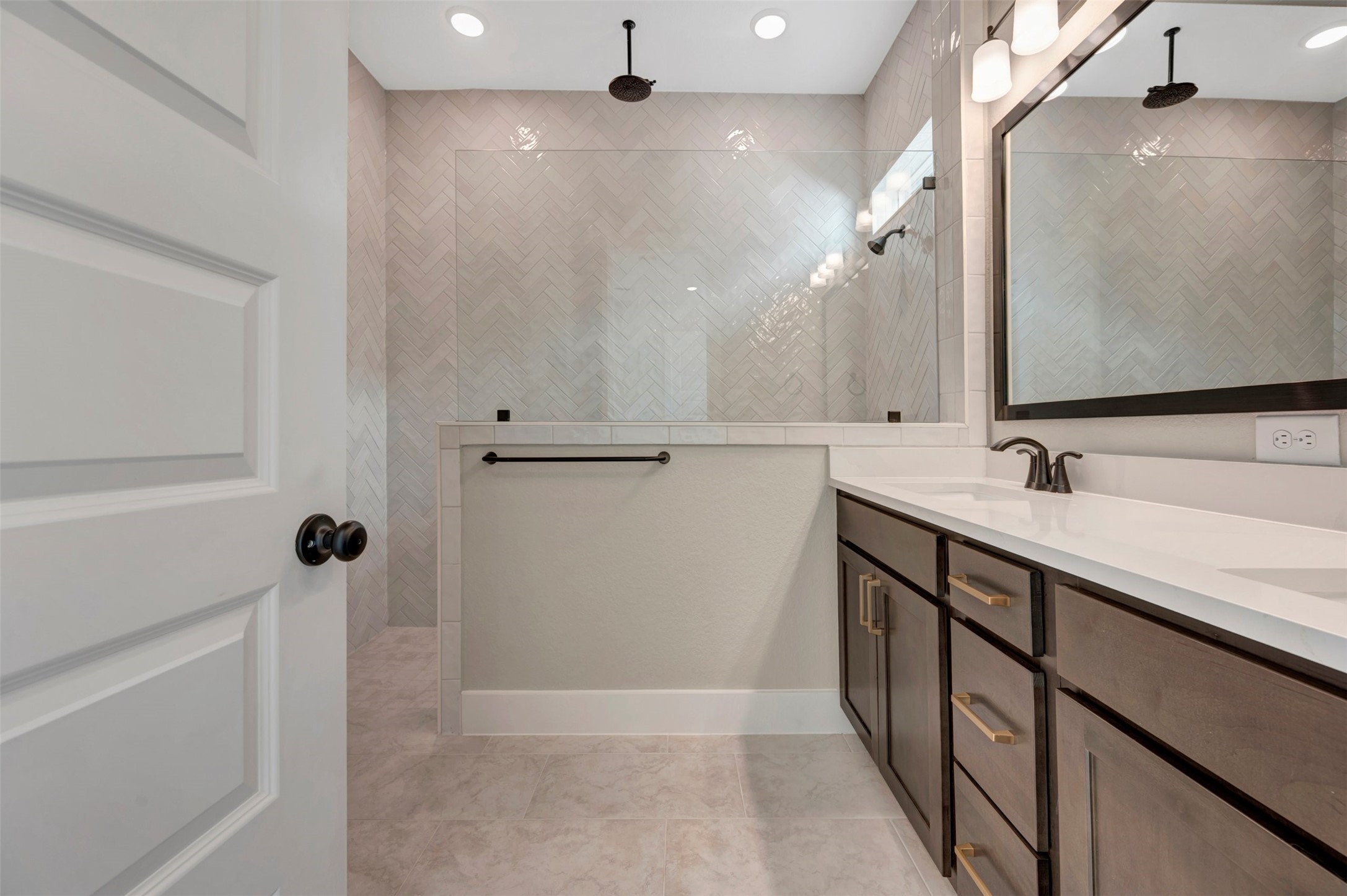 16702 Vibrant Avenue Property Photo 36