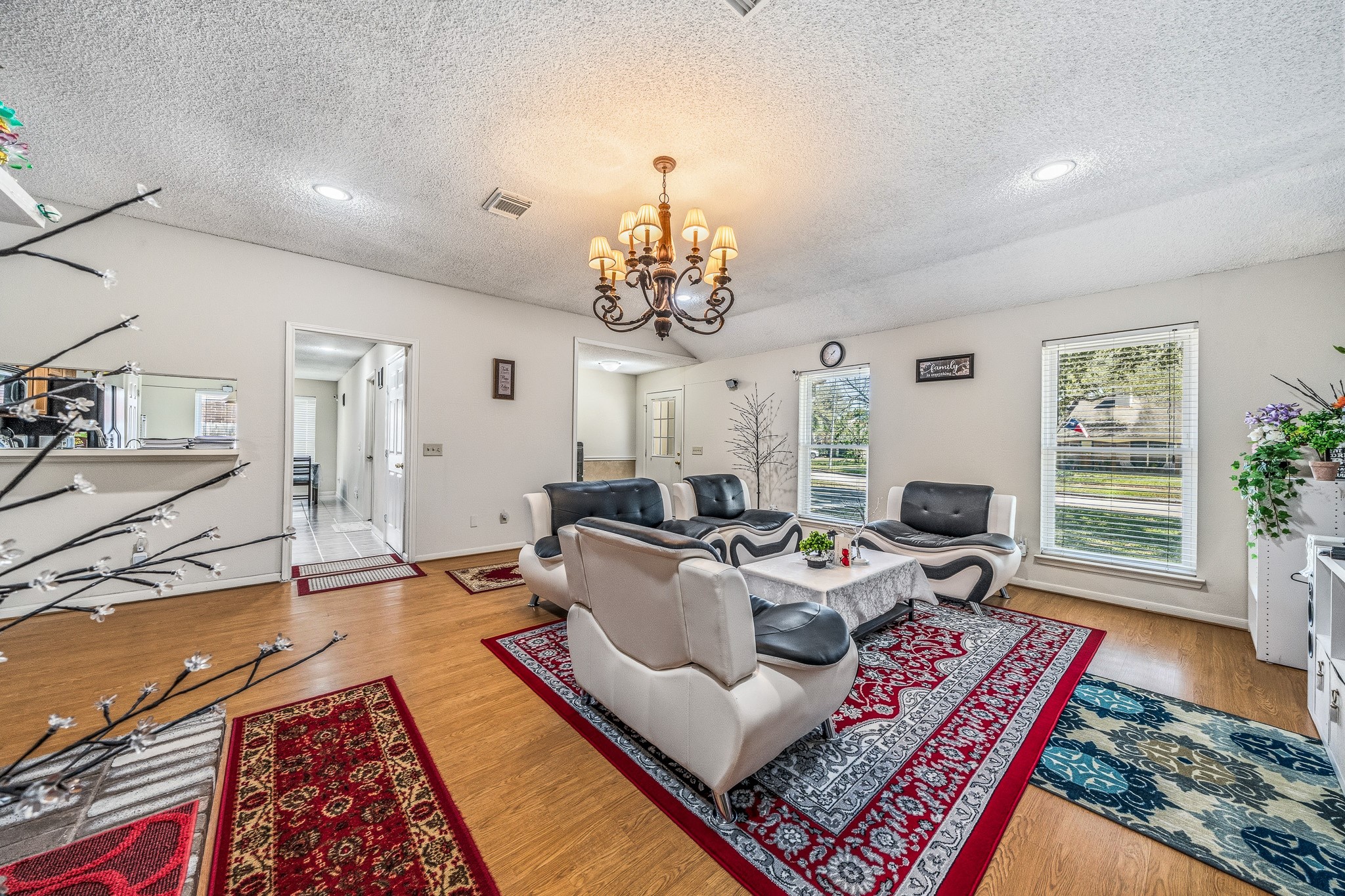 9915 Villa Verde Drive Property Photo 6
