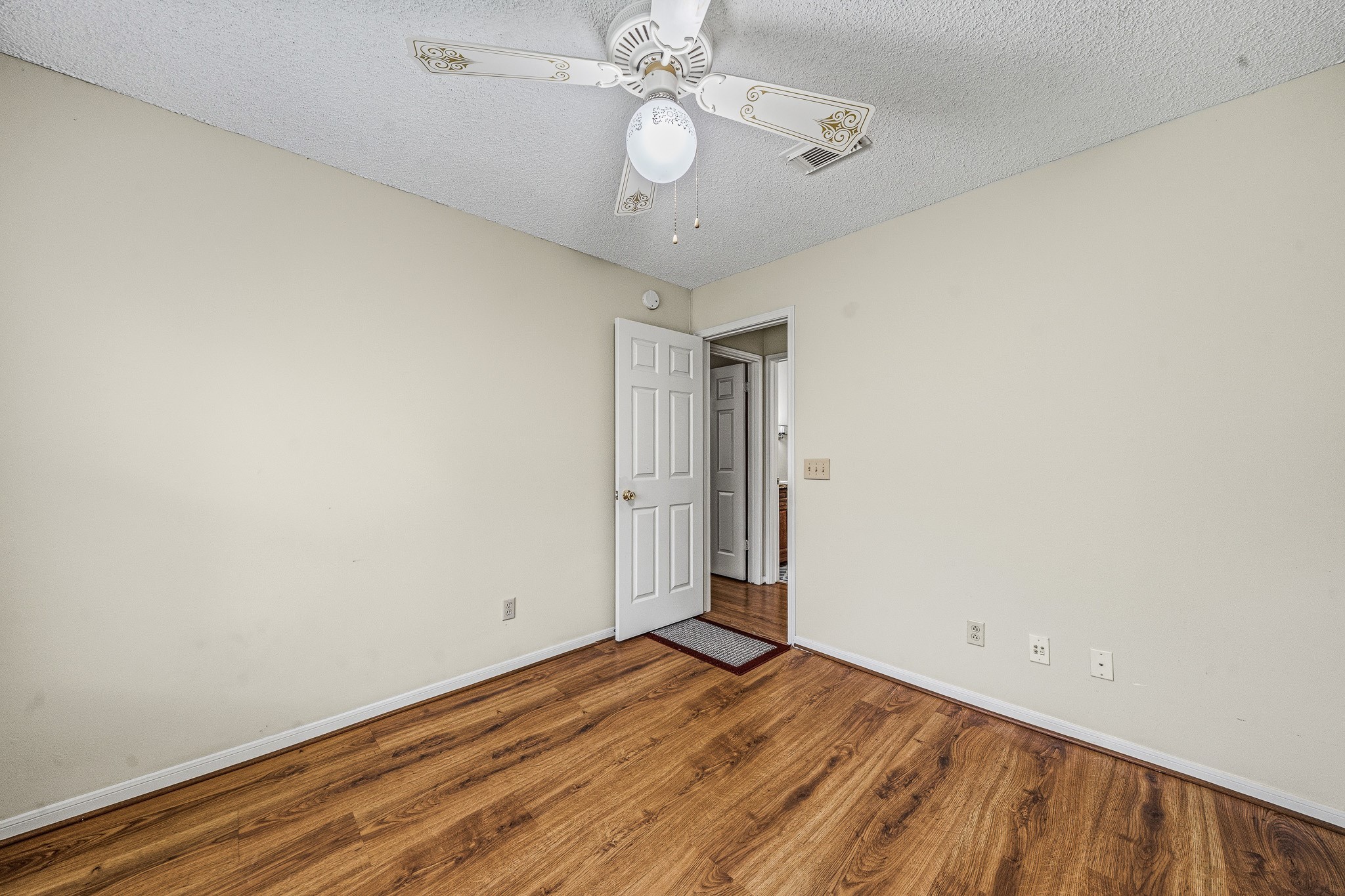 9915 Villa Verde Drive Property Photo 13