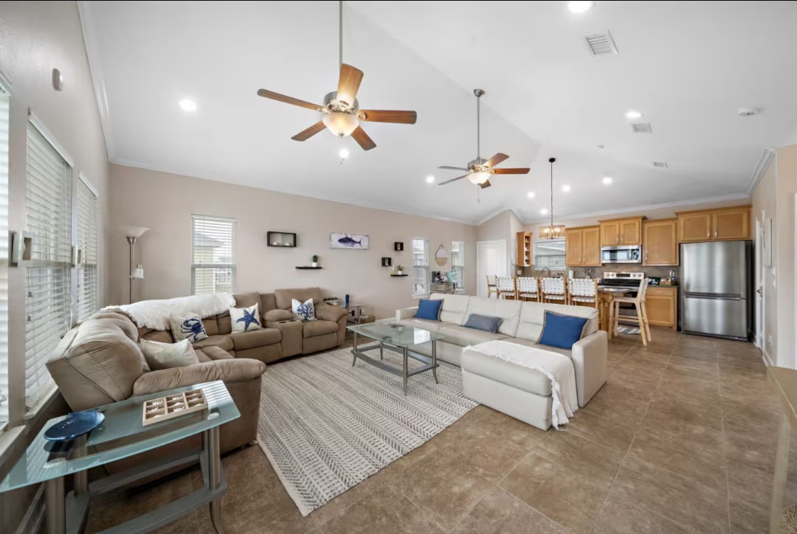 2423 Sand Drift Lane Property Photo 3
