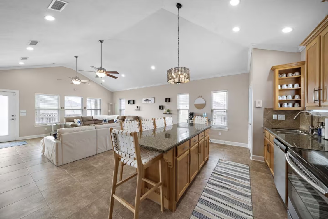 2423 Sand Drift Lane Property Photo 4