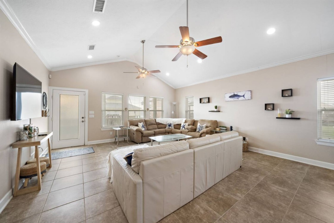 2423 Sand Drift Lane Property Photo 5