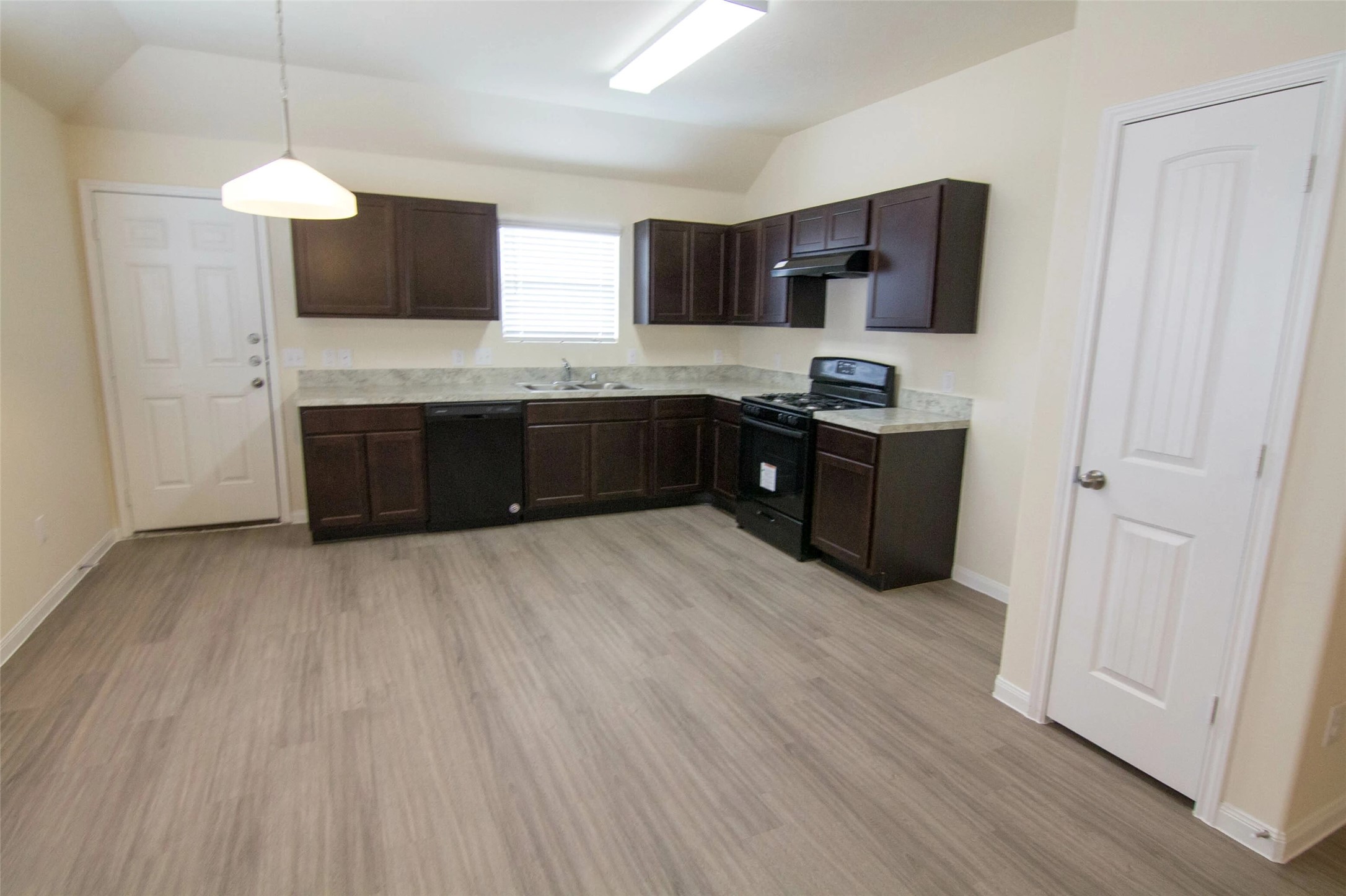 909 Harvest Salt Lane Property Photo 2