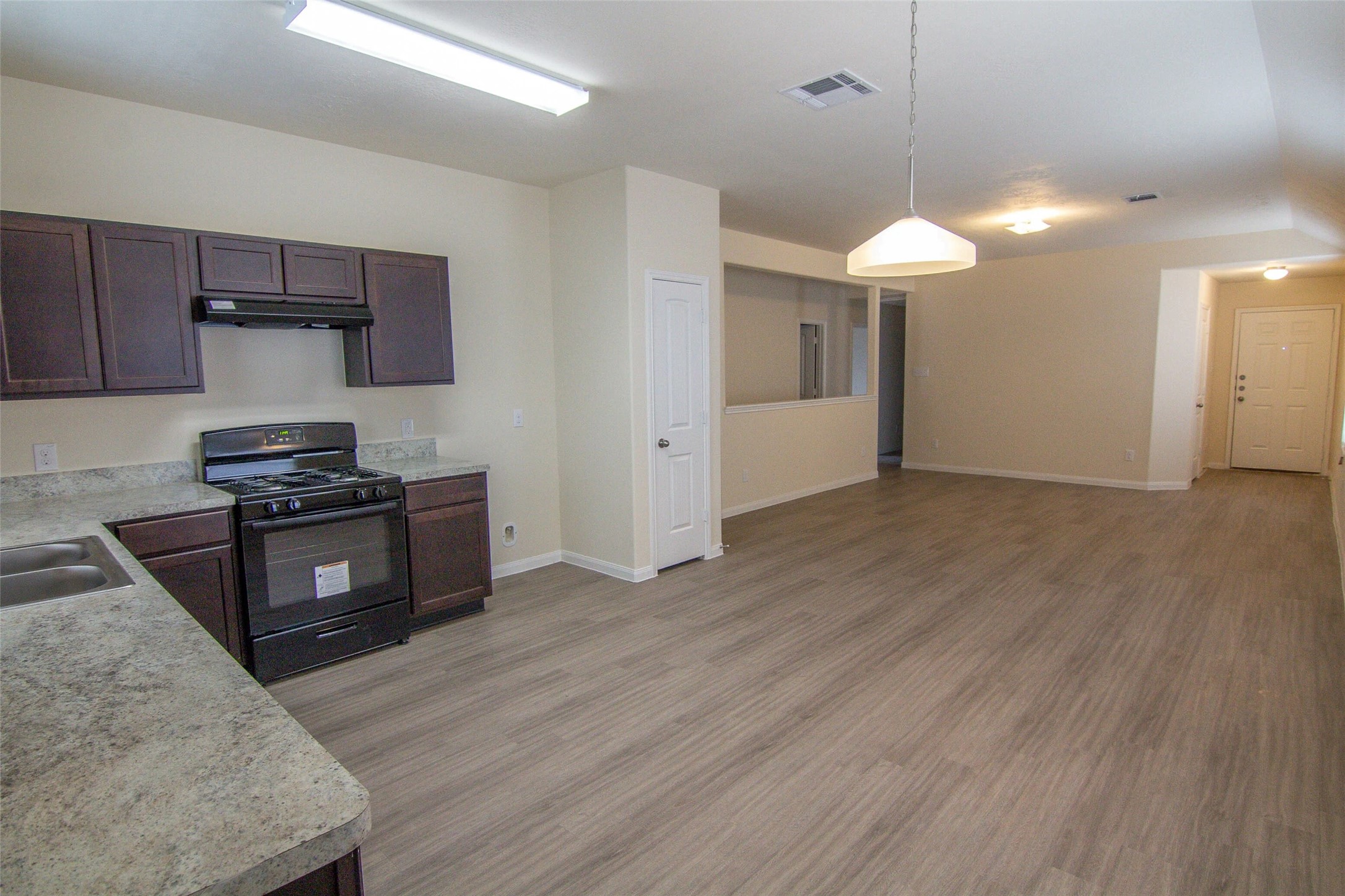 909 Harvest Salt Lane Property Photo 3