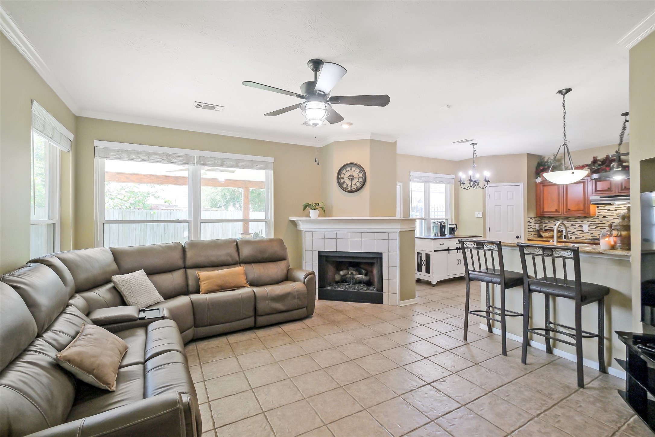 10924 Oakwood Drive Property Photo 5