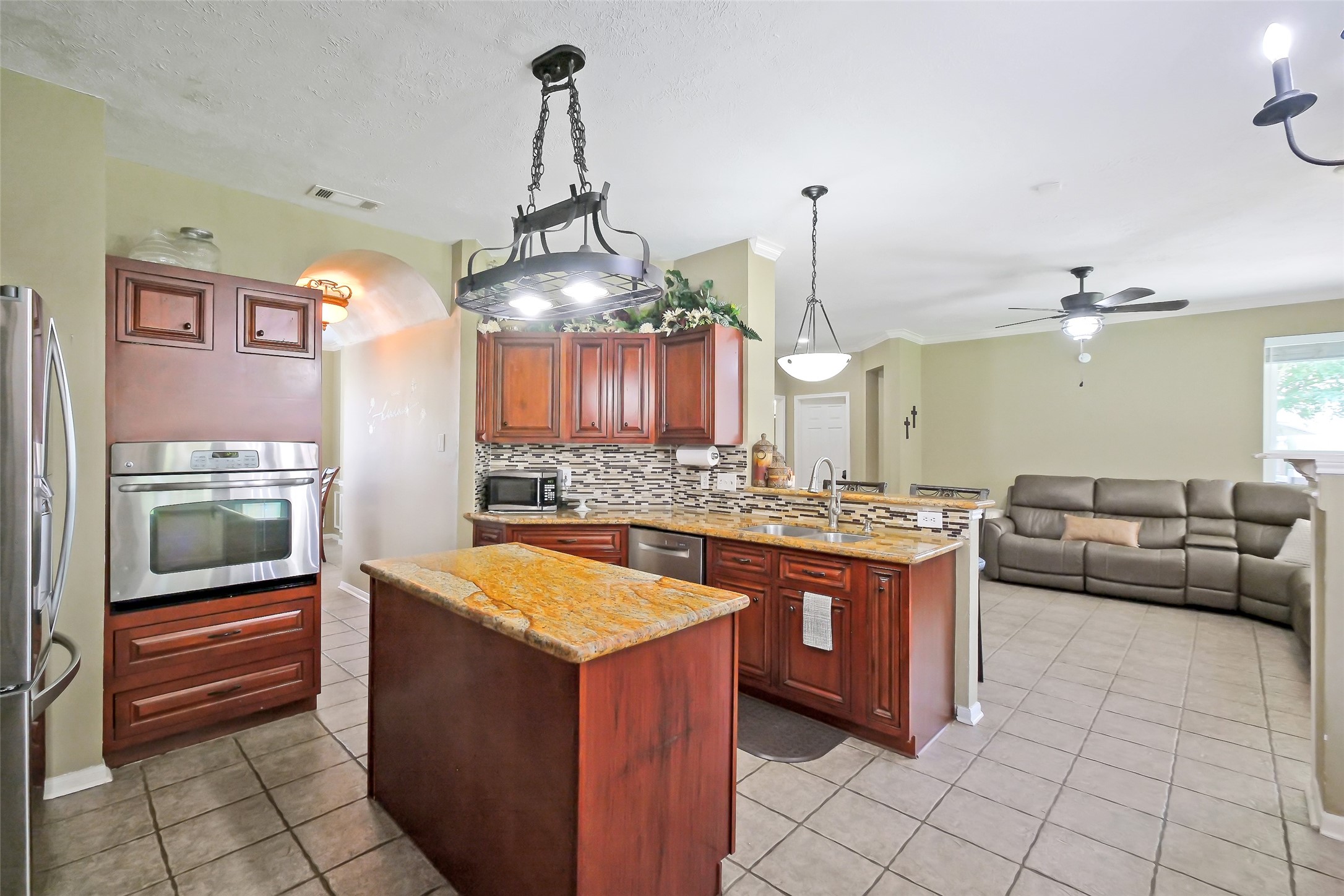 10924 Oakwood Drive Property Photo 8
