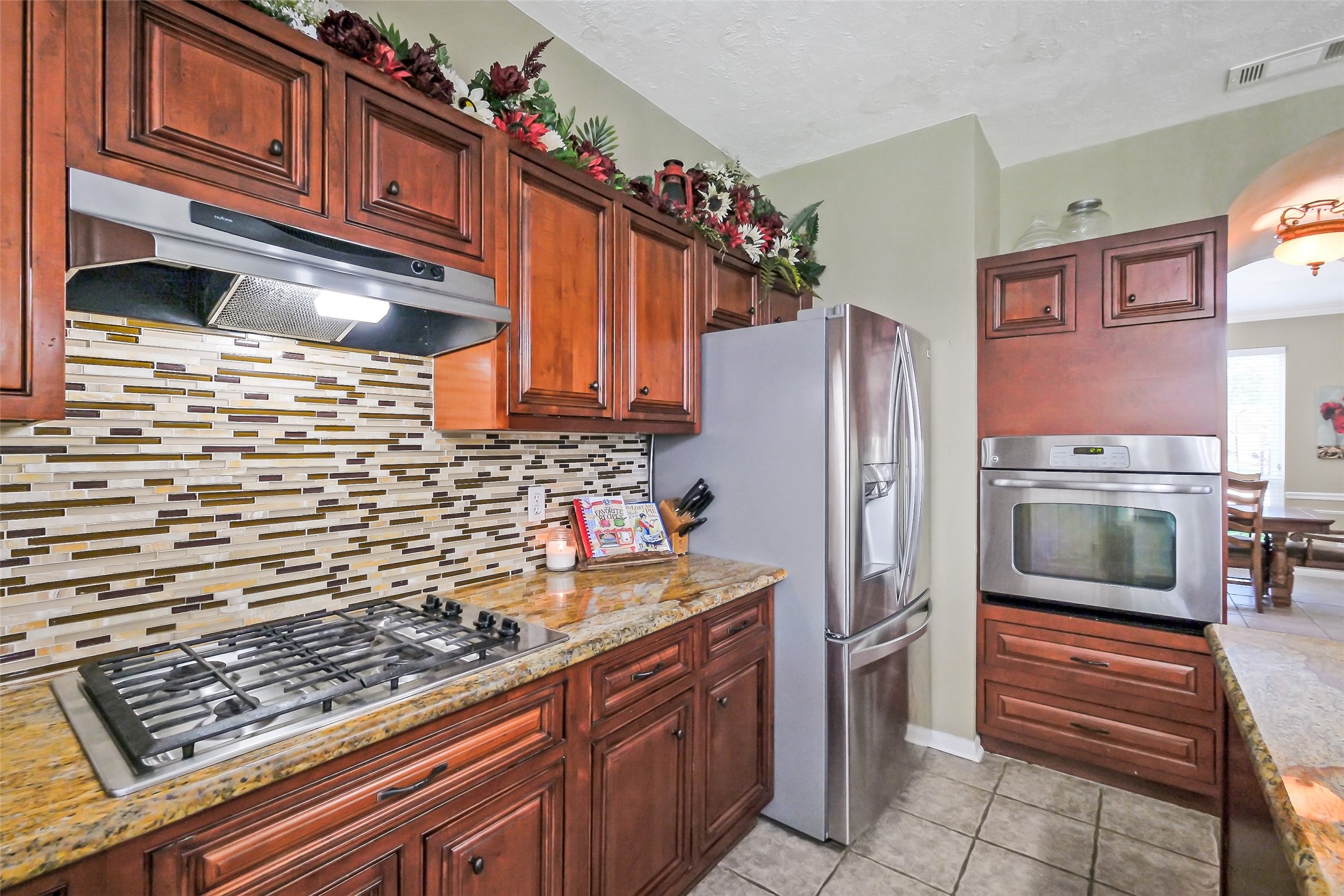 10924 Oakwood Drive Property Photo 9