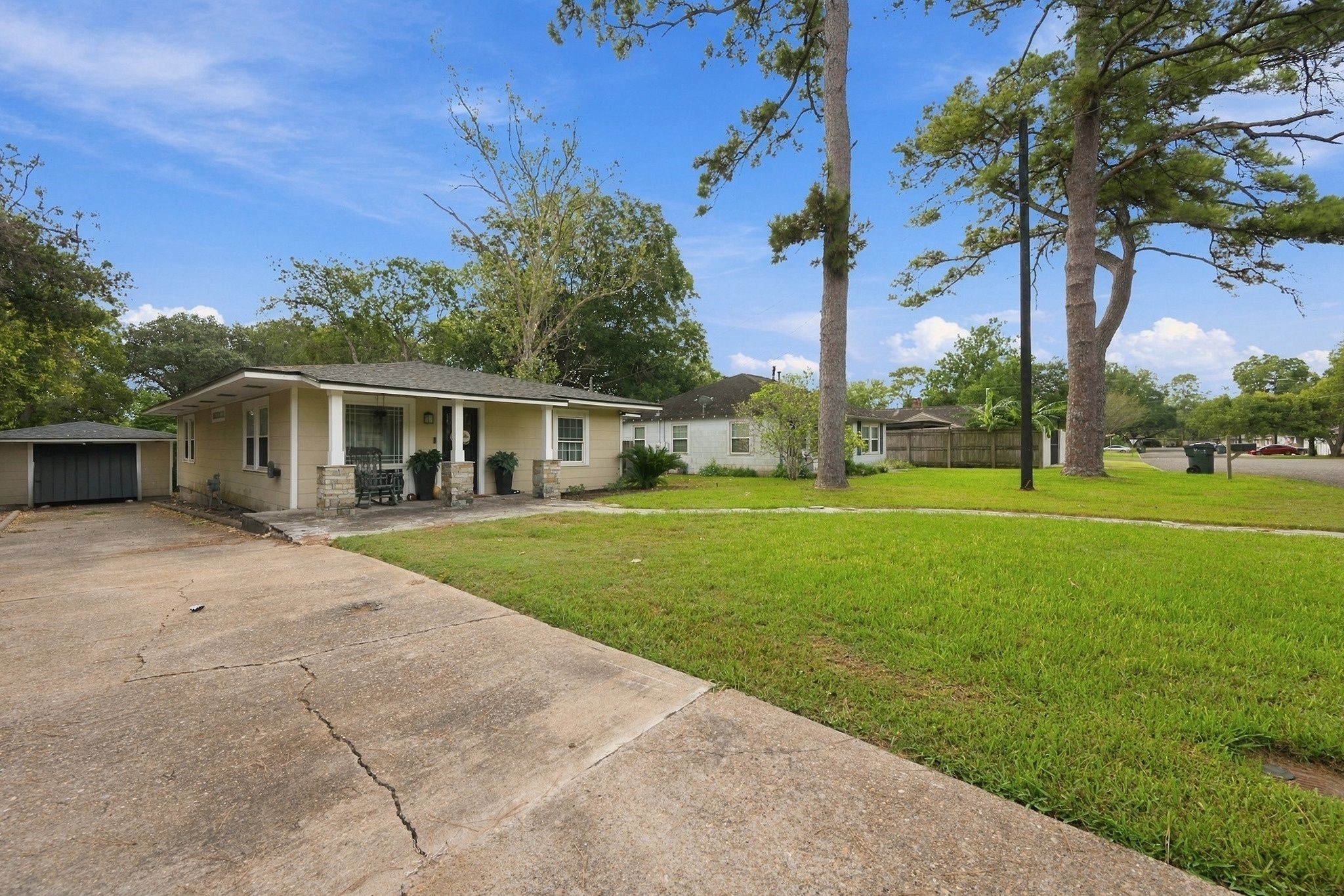 1615 Front Street Property Photo 3
