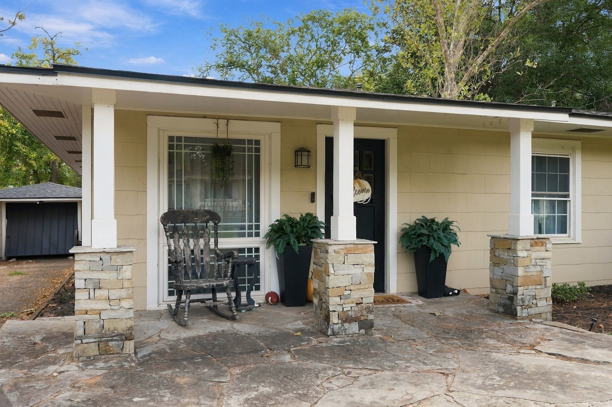 1615 Front Street Property Photo 4