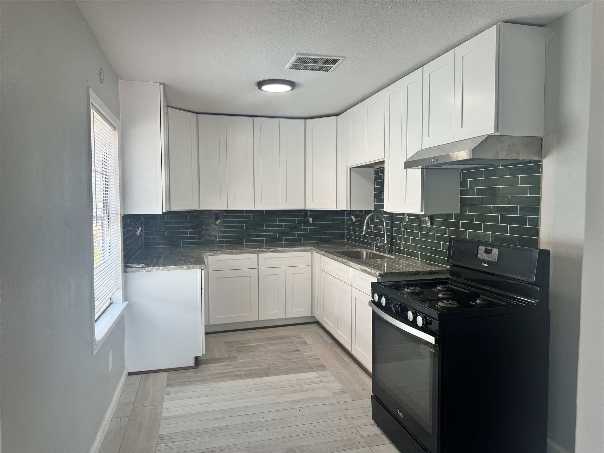 13929-a Eagle Pass Street Property Photo 3