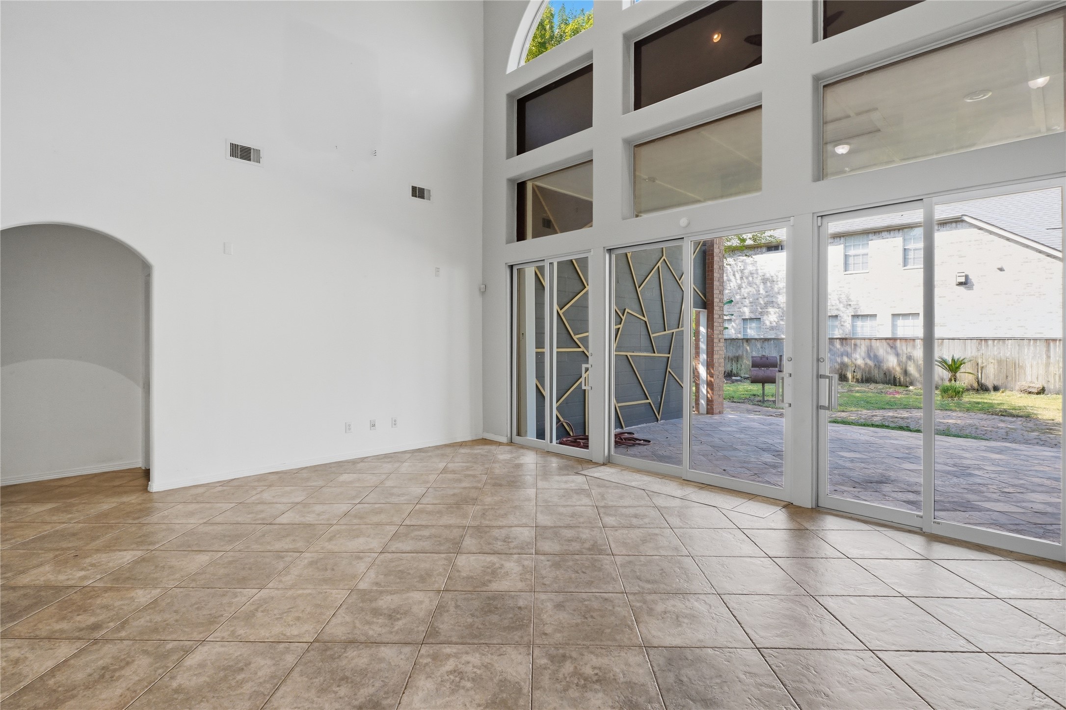 14911 Oxford Way Property Photo 11