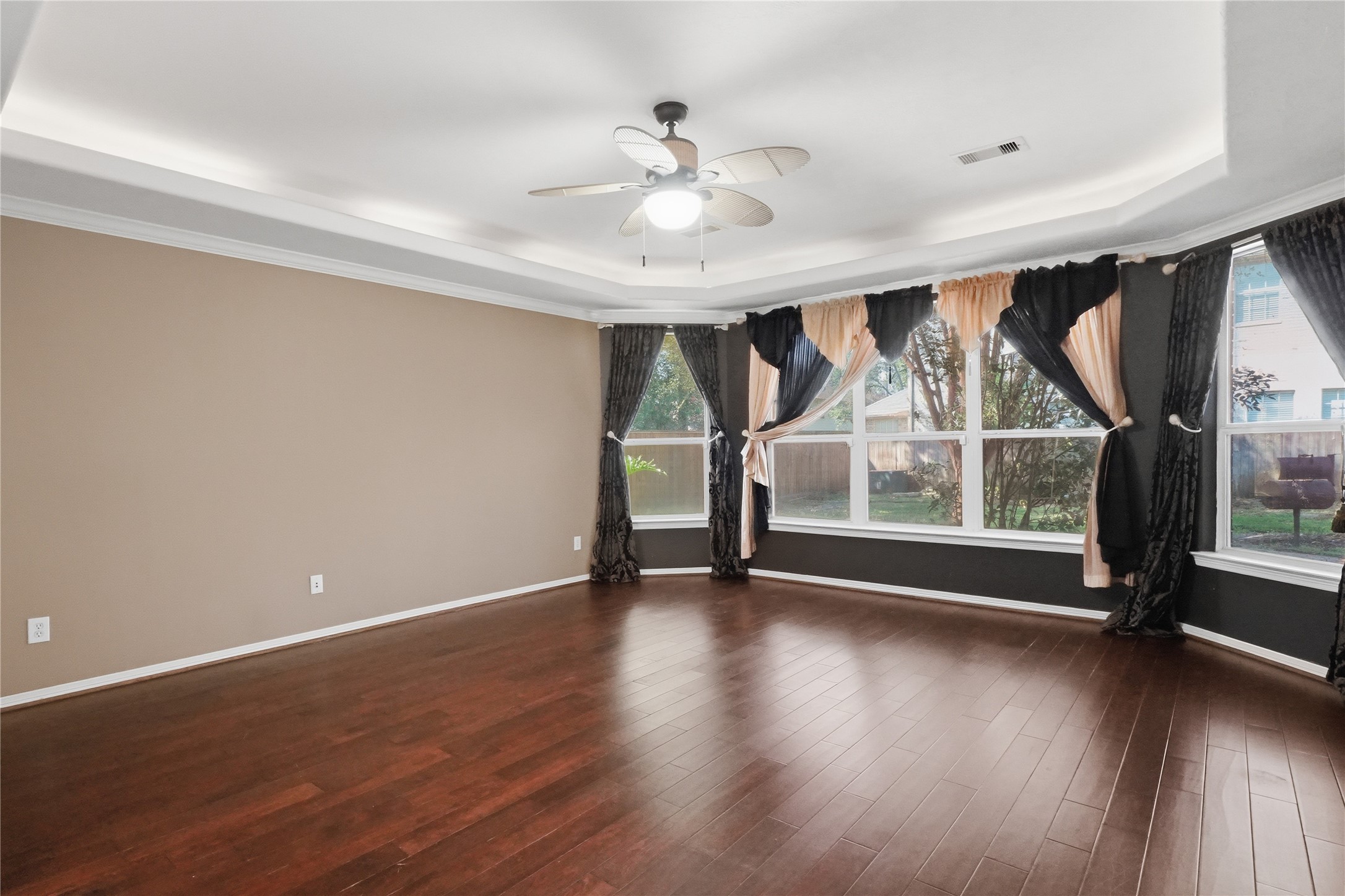 14911 Oxford Way Property Photo 12