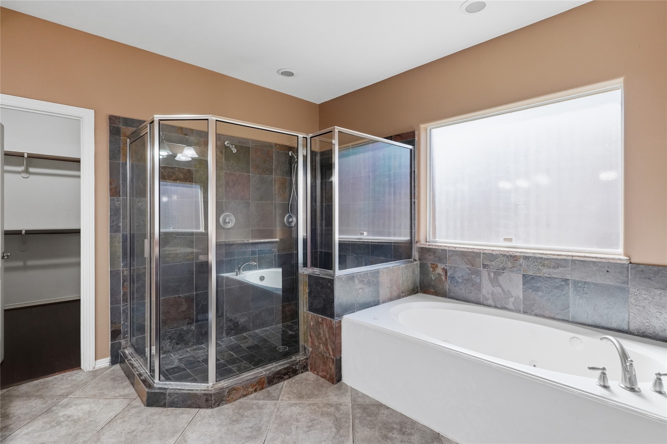 14911 Oxford Way Property Photo 14