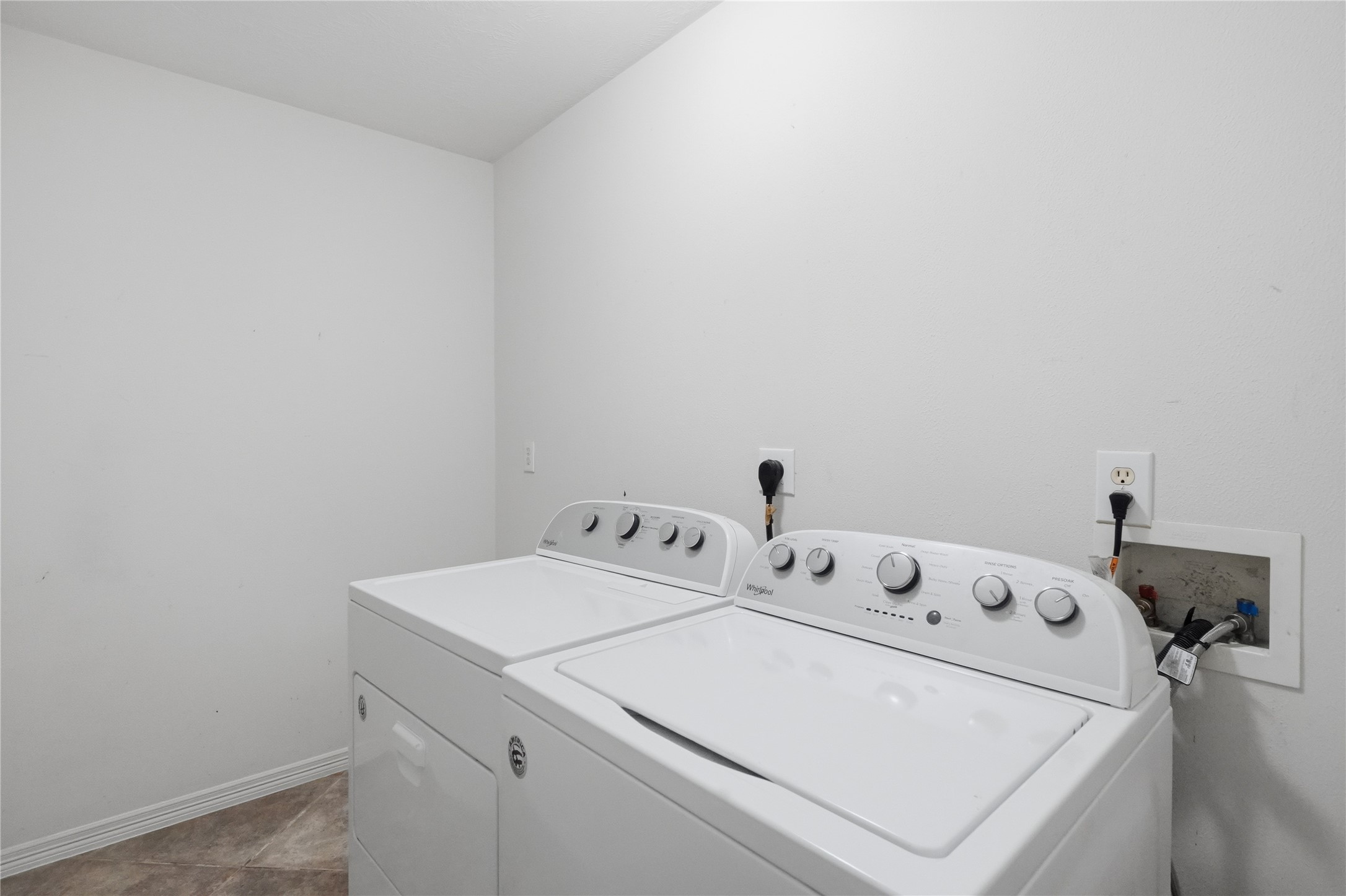 14911 Oxford Way Property Photo 16
