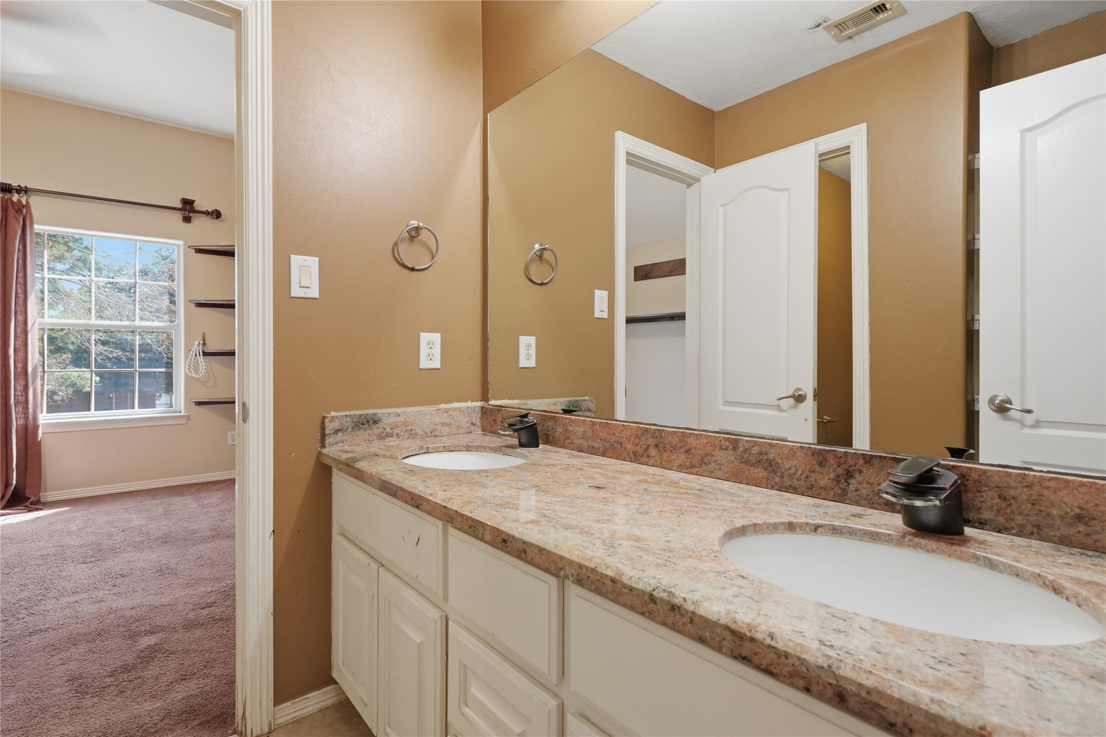 14911 Oxford Way Property Photo 24