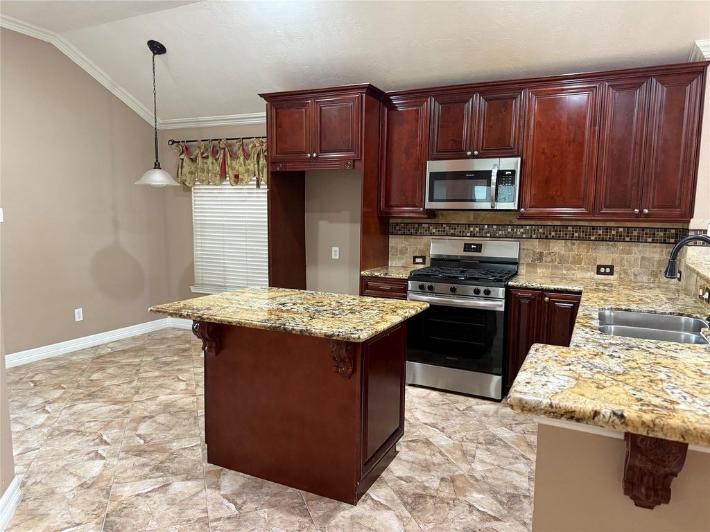 15930 Hidden Crest Drive Property Photo 4