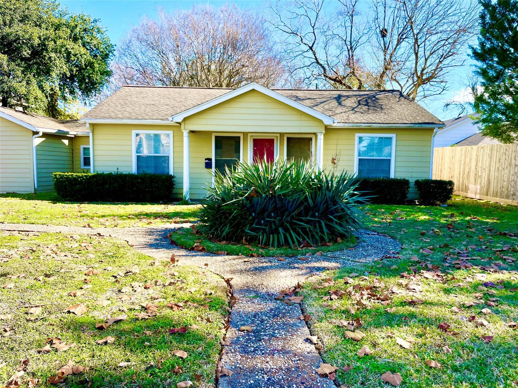 6305 S Rice Avenue Property Photo