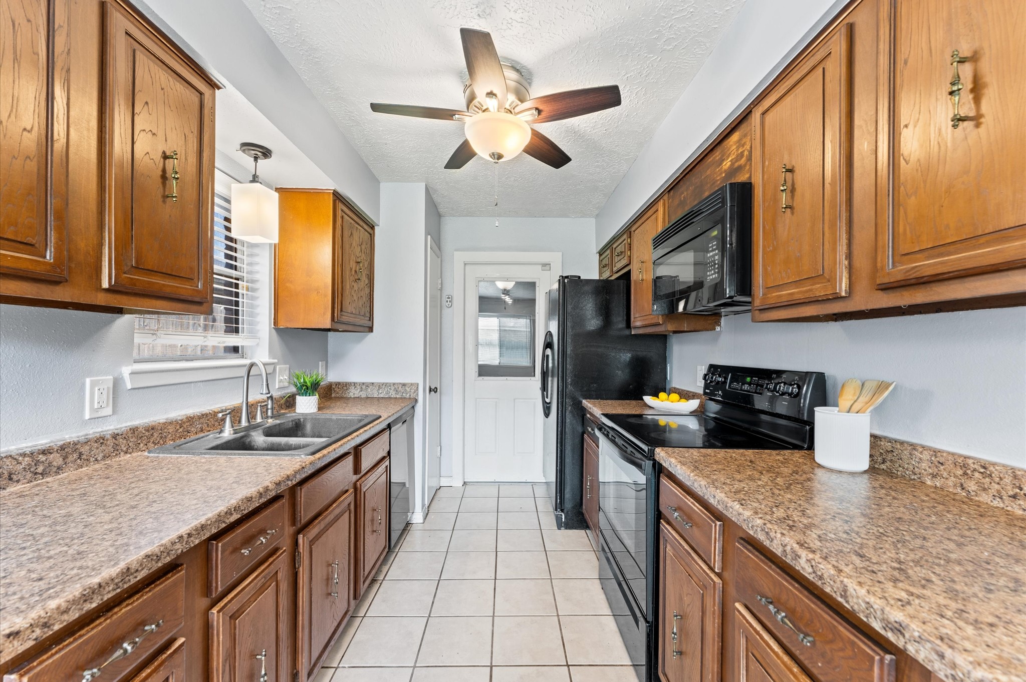 11227 Verlaine Drive Property Photo 6