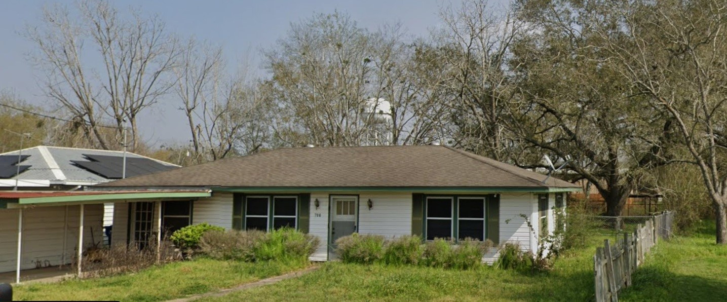 706 Cemetery Avenue Property Photo 1