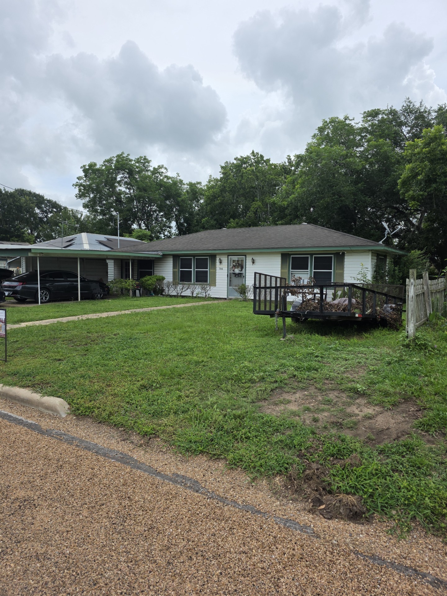 706 Cemetery Avenue Property Photo 3