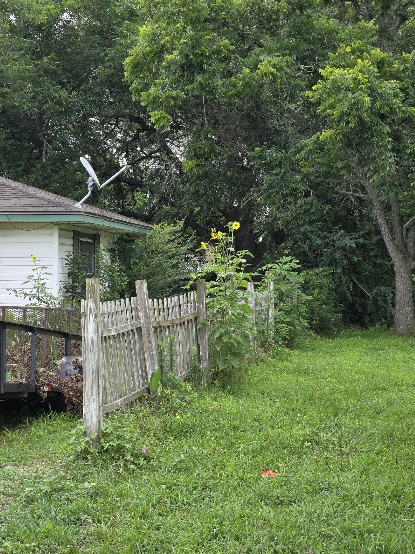 706 Cemetery Avenue Property Photo 6