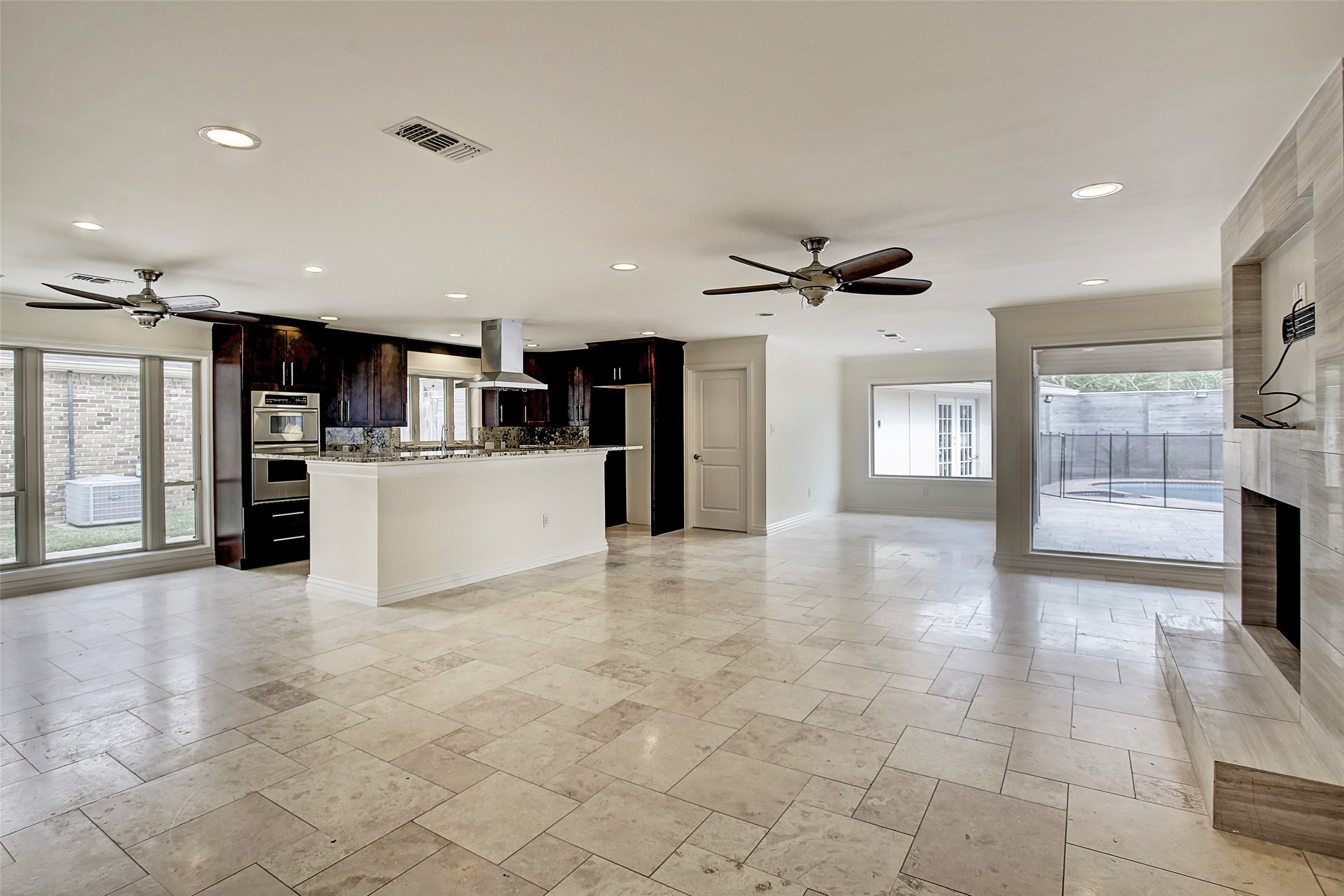 9911 Cedarhurst Drive Property Photo 3