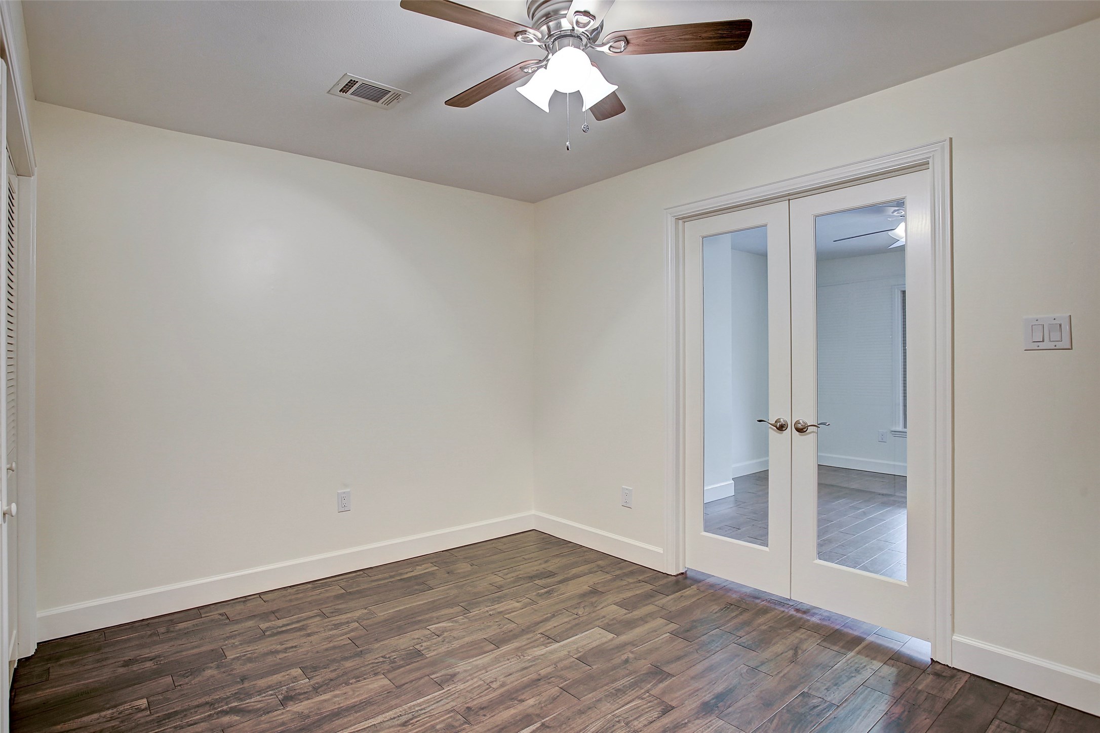9911 Cedarhurst Drive Property Photo 14