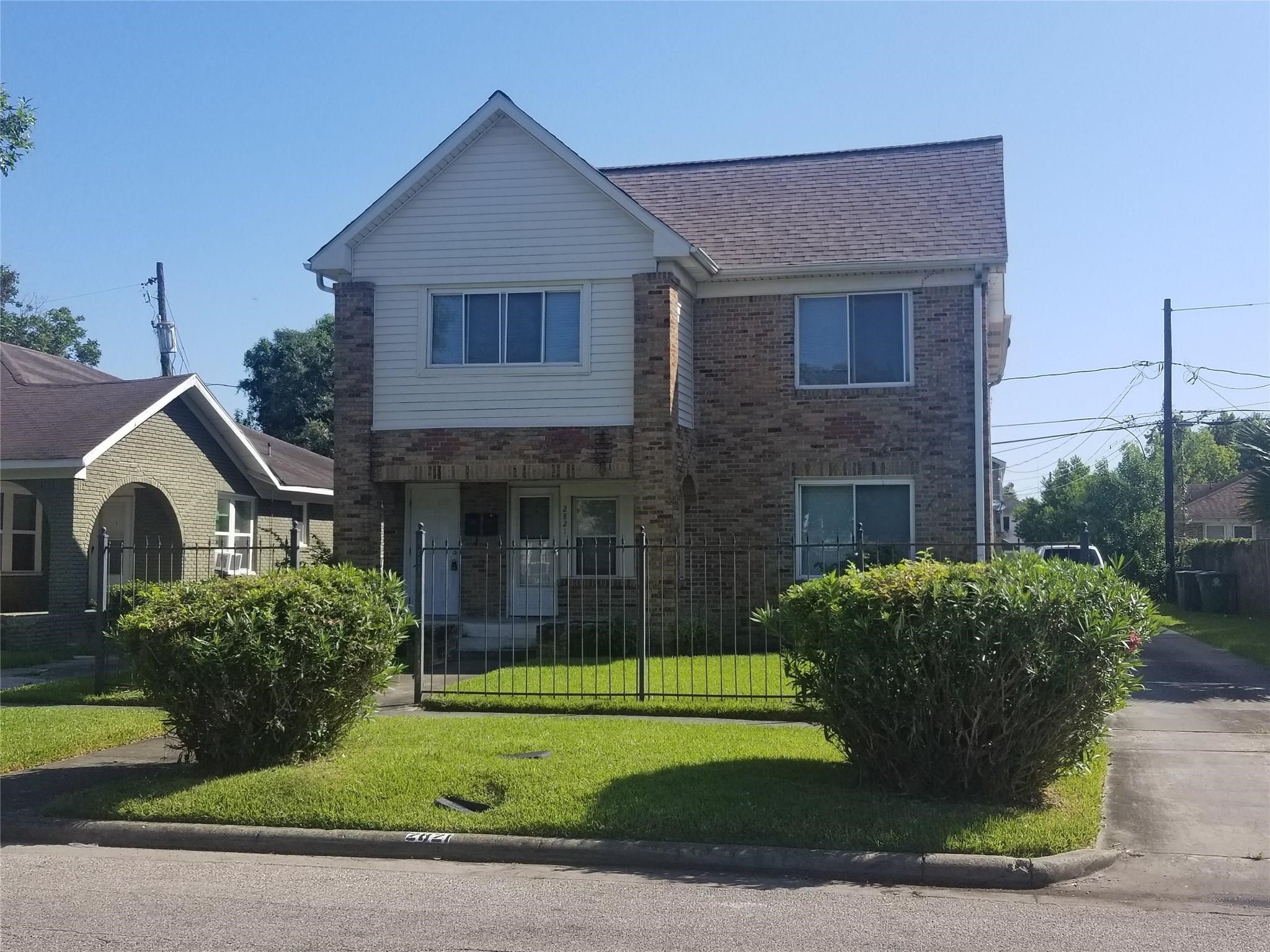 2823 Cleburne Street Property Photo 1