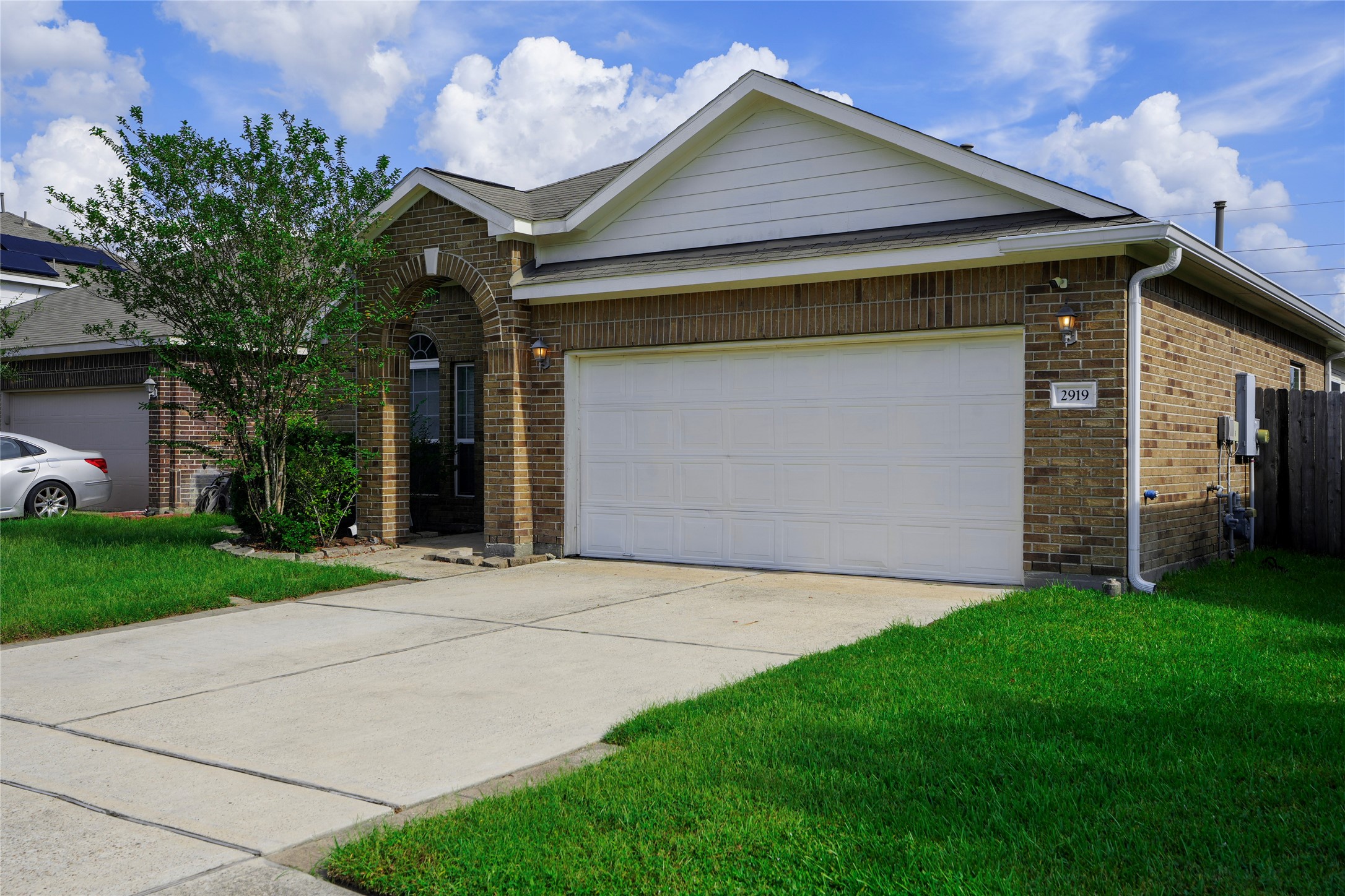 2919 Silverchase Meadows Drive Property Photo 2