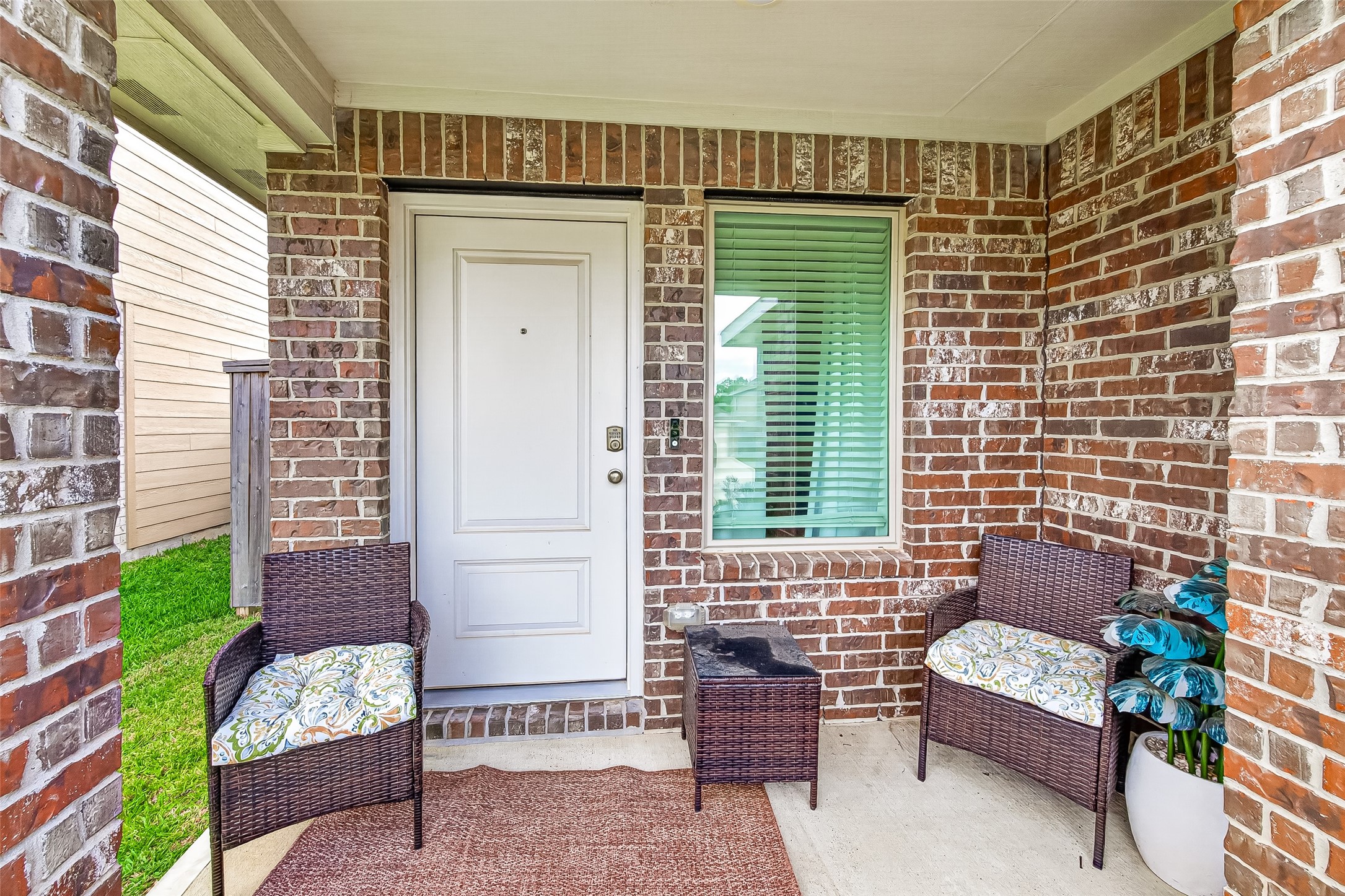 17751 Grove Hill Drive Property Photo 4
