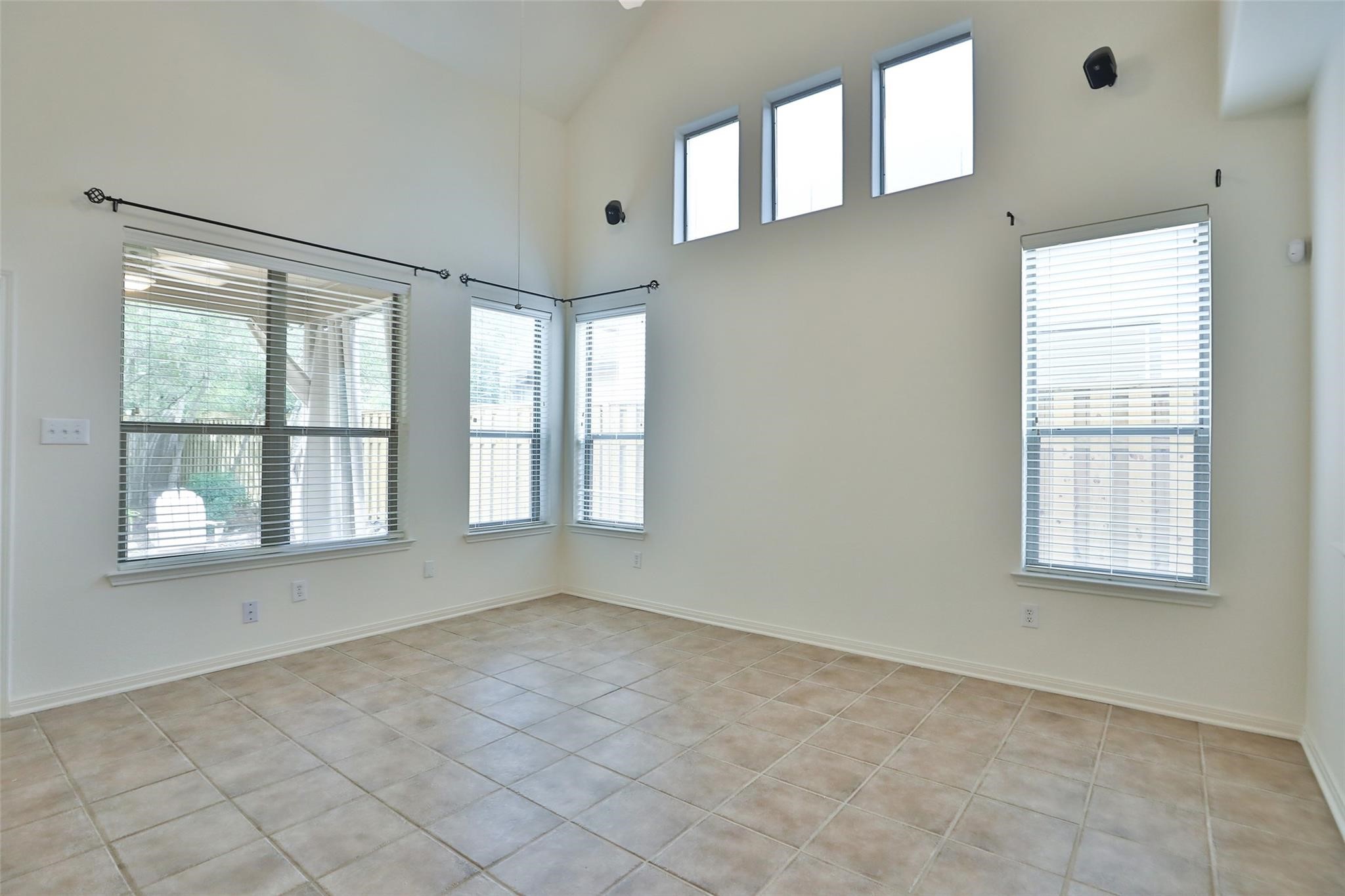 95 Douvaine Court Property Photo 15