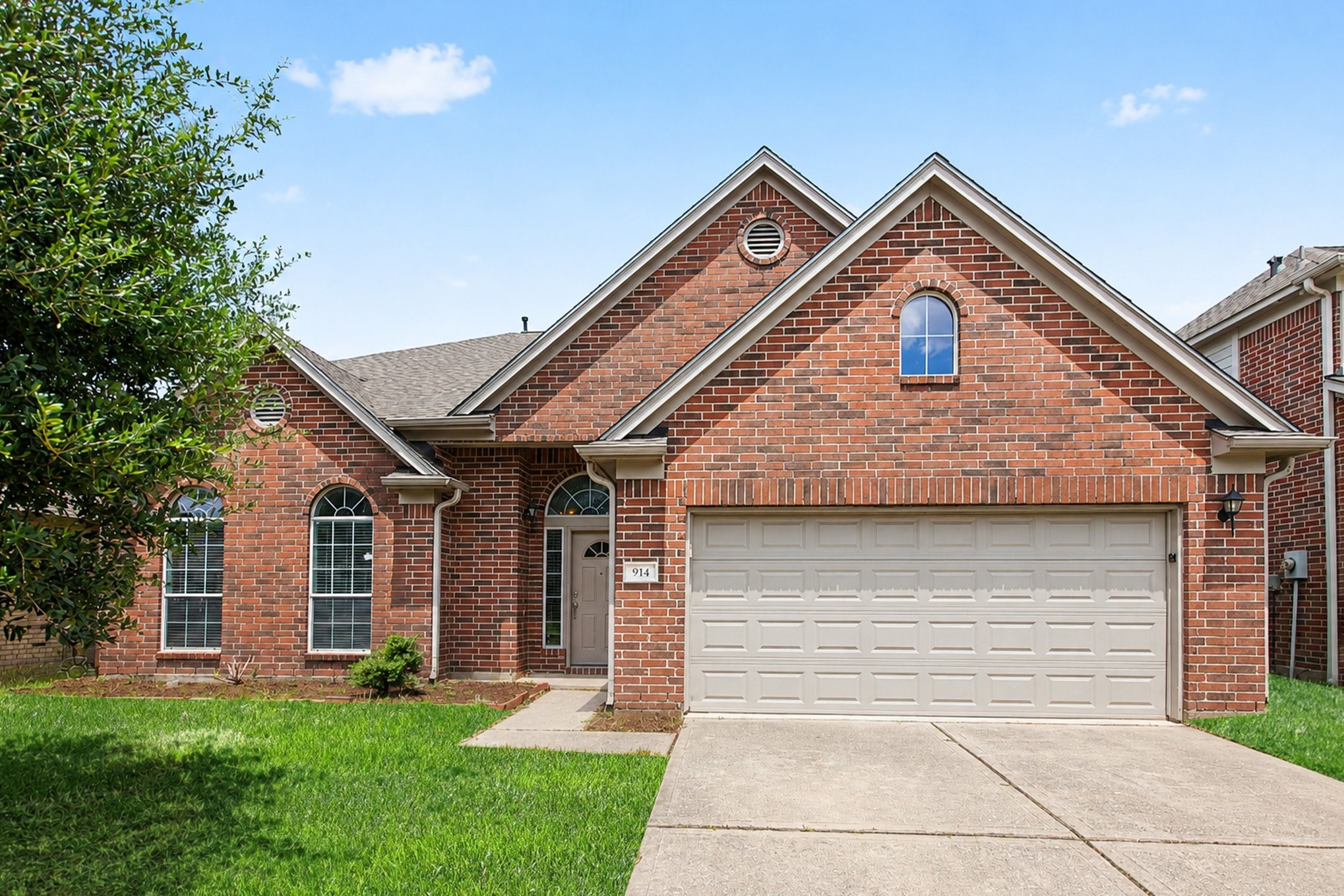 914 Brady Bend Drive Property Photo 2