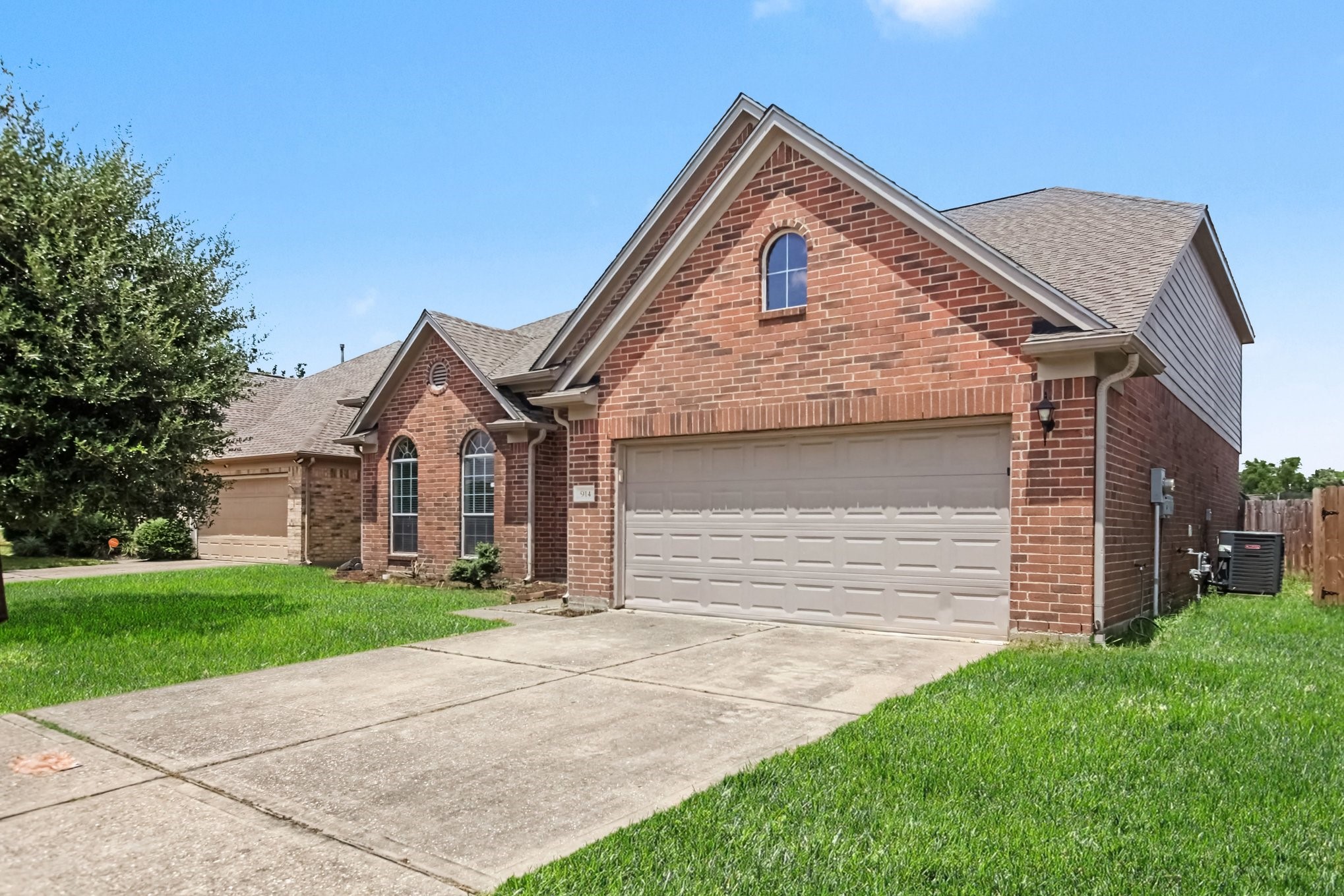 914 Brady Bend Drive Property Photo 3