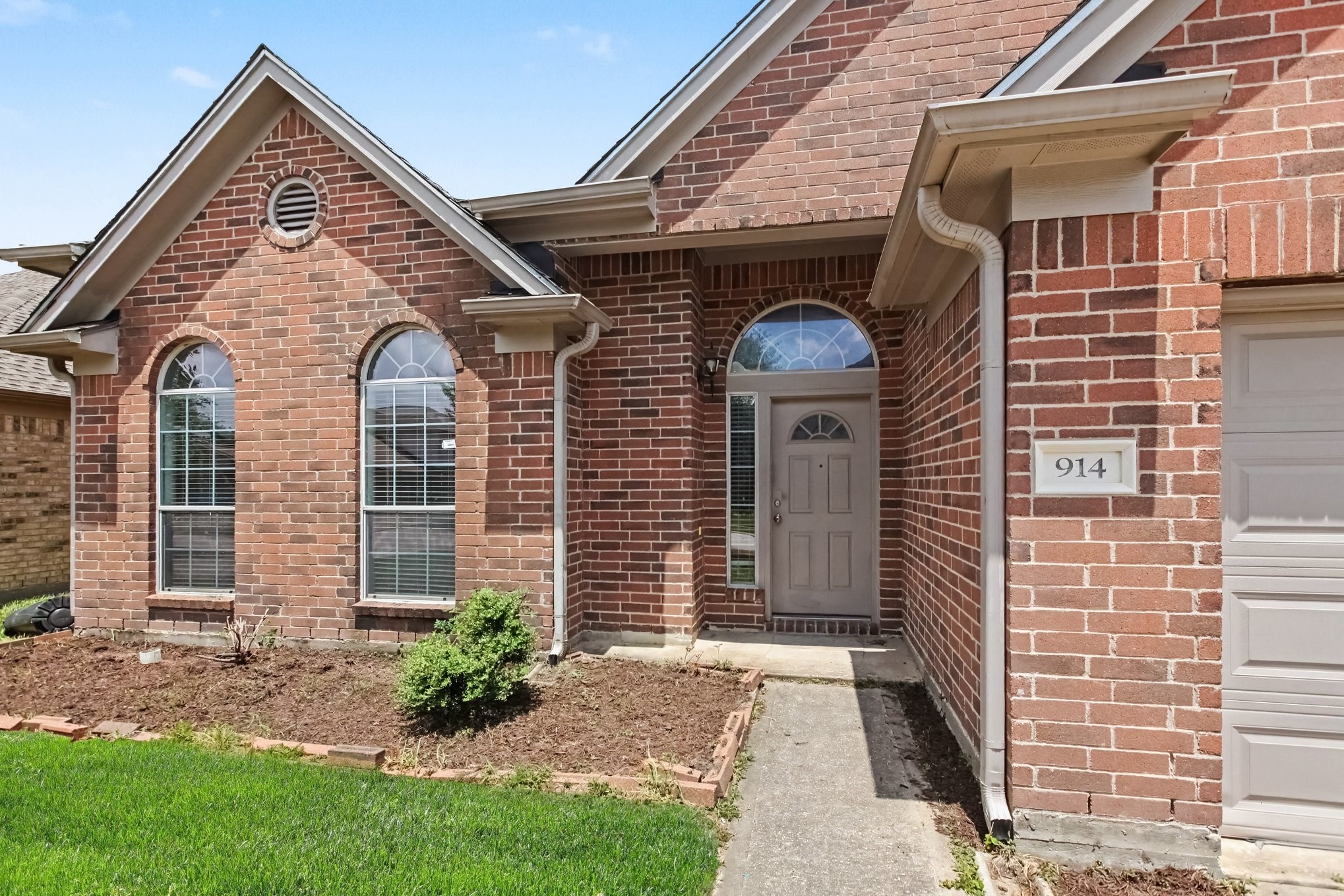 914 Brady Bend Drive Property Photo 4