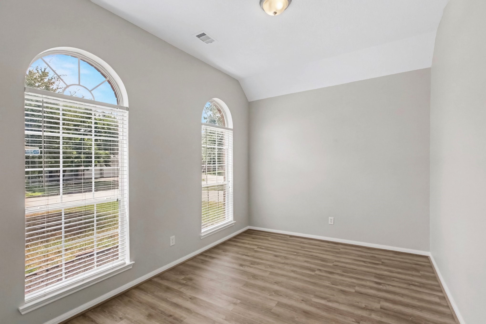 914 Brady Bend Drive Property Photo 6