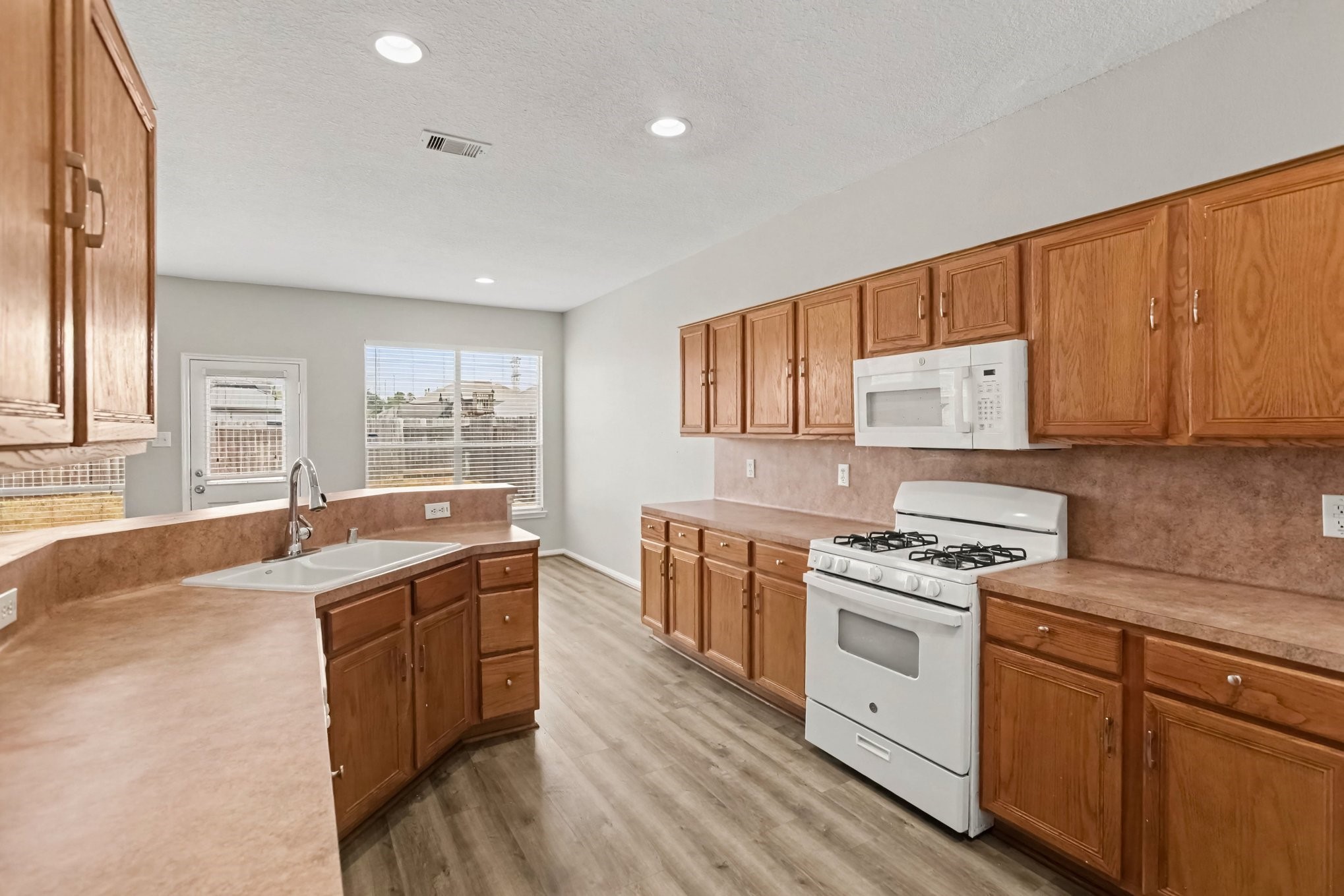 914 Brady Bend Drive Property Photo 12