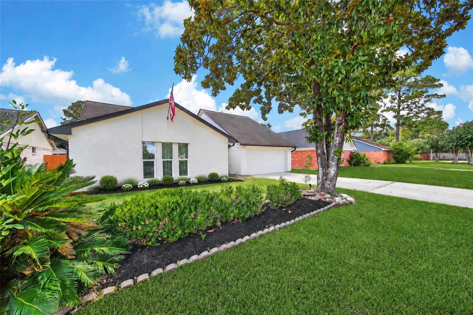 4014 Alshire Drive Property Photo 2