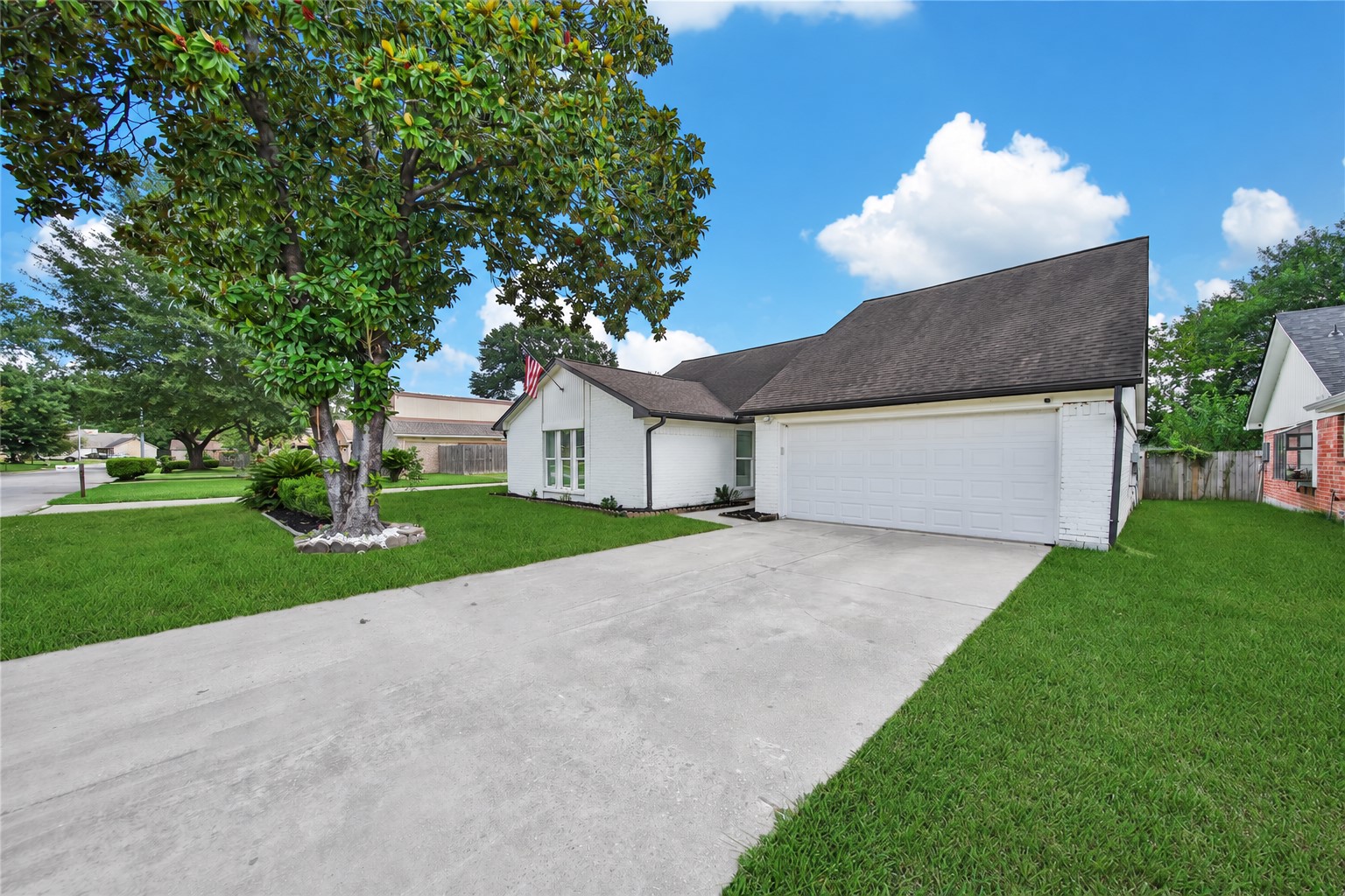 4014 Alshire Drive Property Photo 3