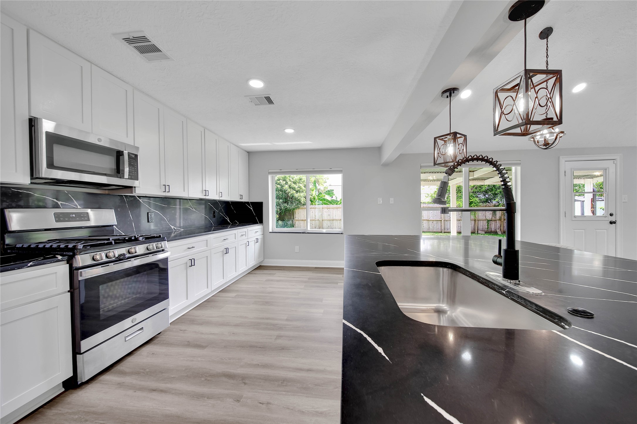 4014 Alshire Drive Property Photo 10