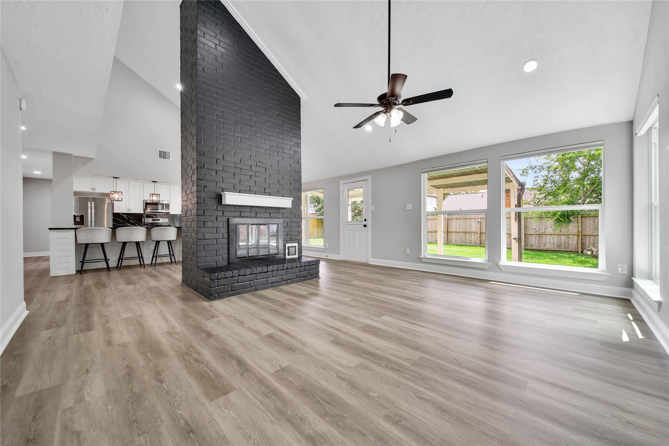 4014 Alshire Drive Property Photo 14