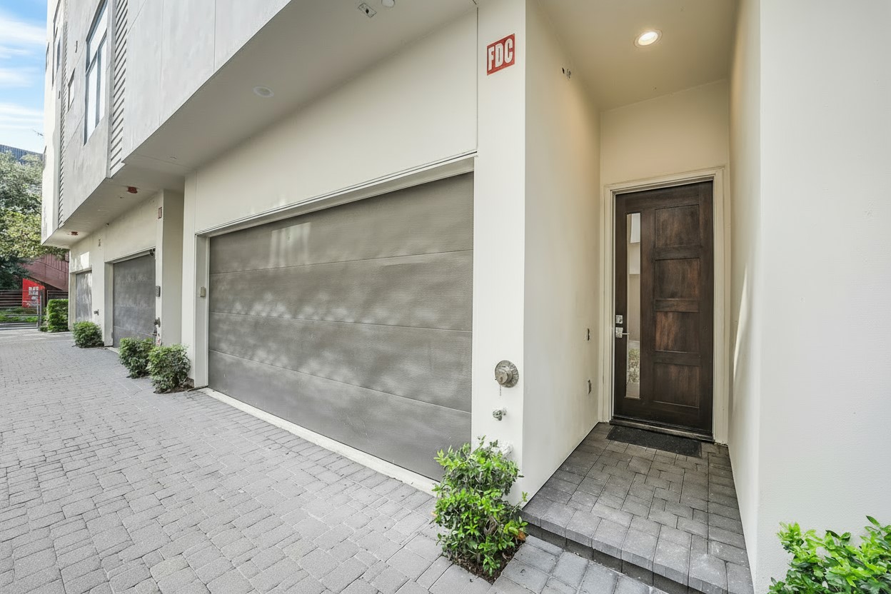 1004 California Street 203 Property Photo 2