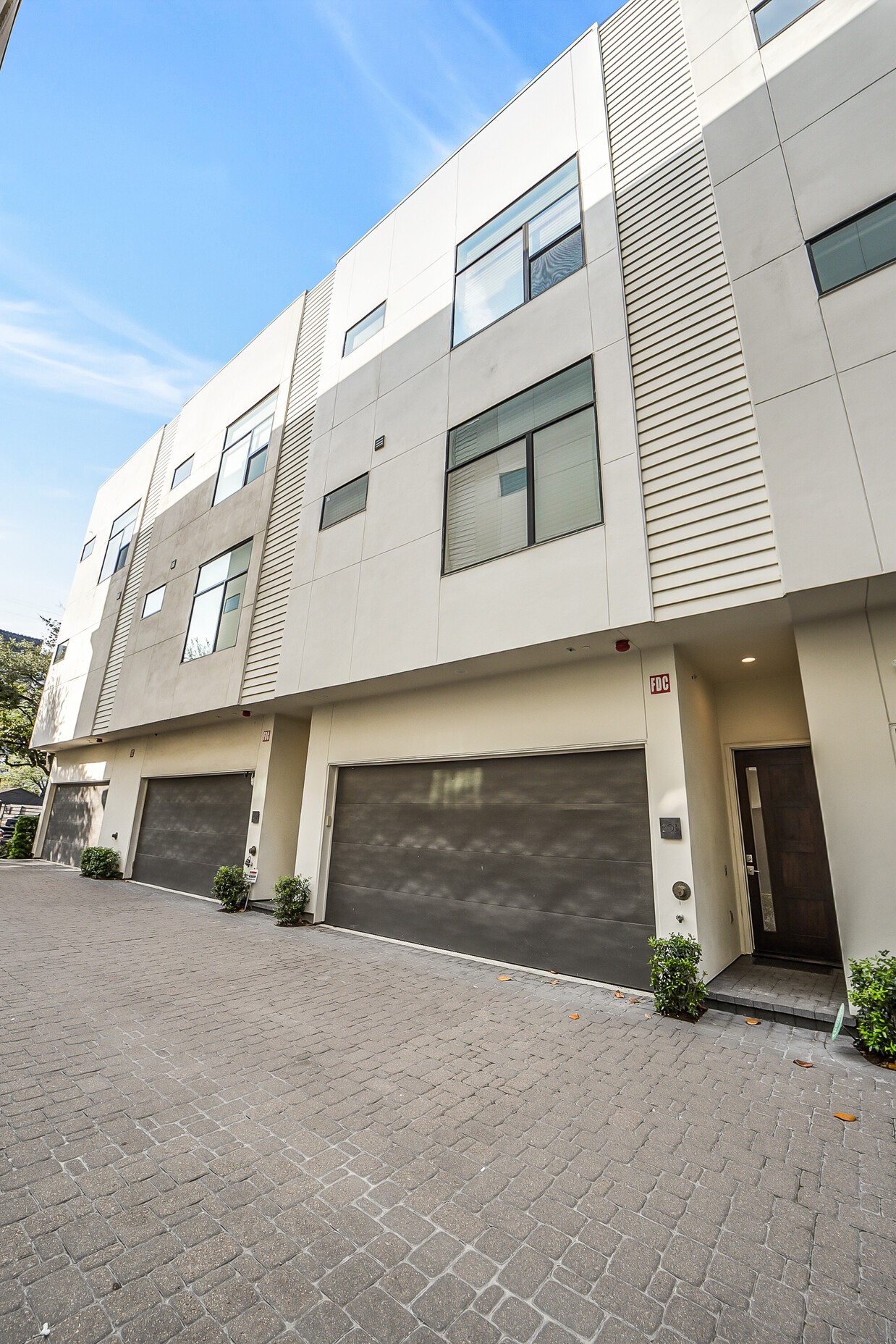 1004 California Street 203 Property Photo 6