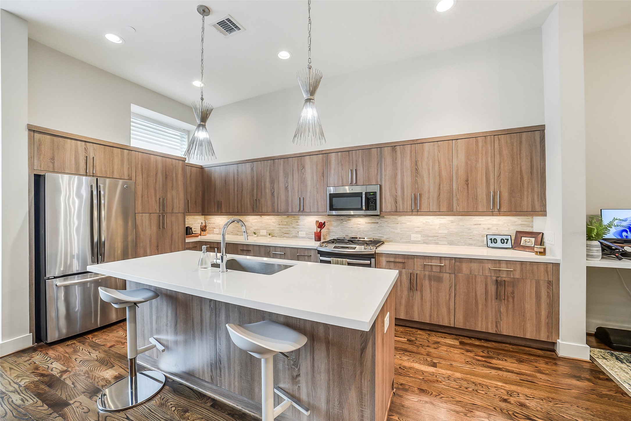1004 California Street 203 Property Photo 13