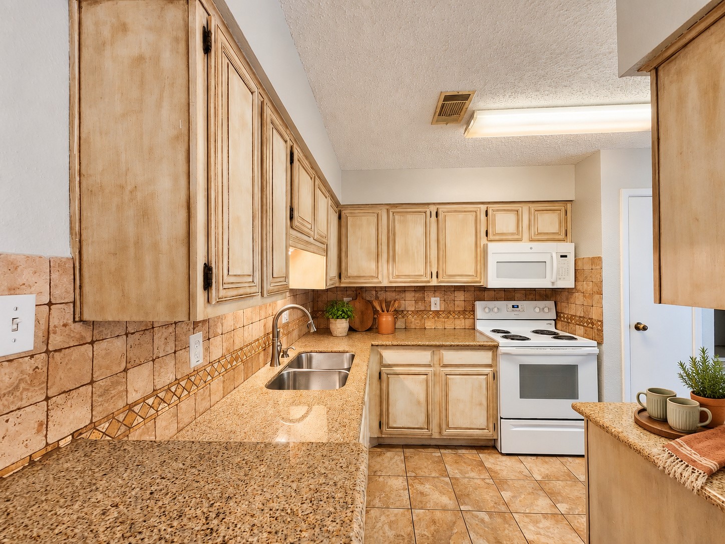 17742 Kings Park Lane Property Photo 10