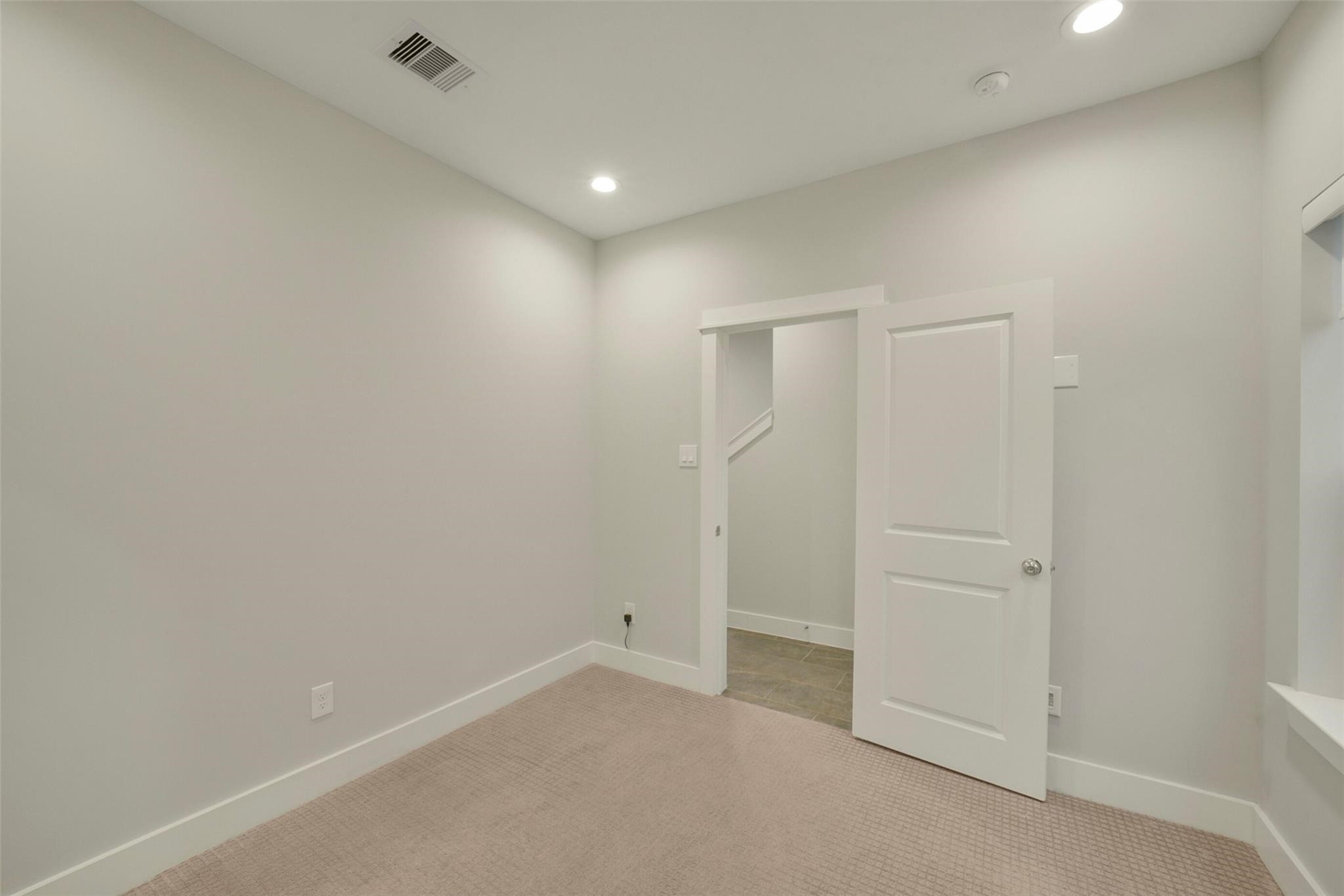 760 W Donovan Street Property Photo 5