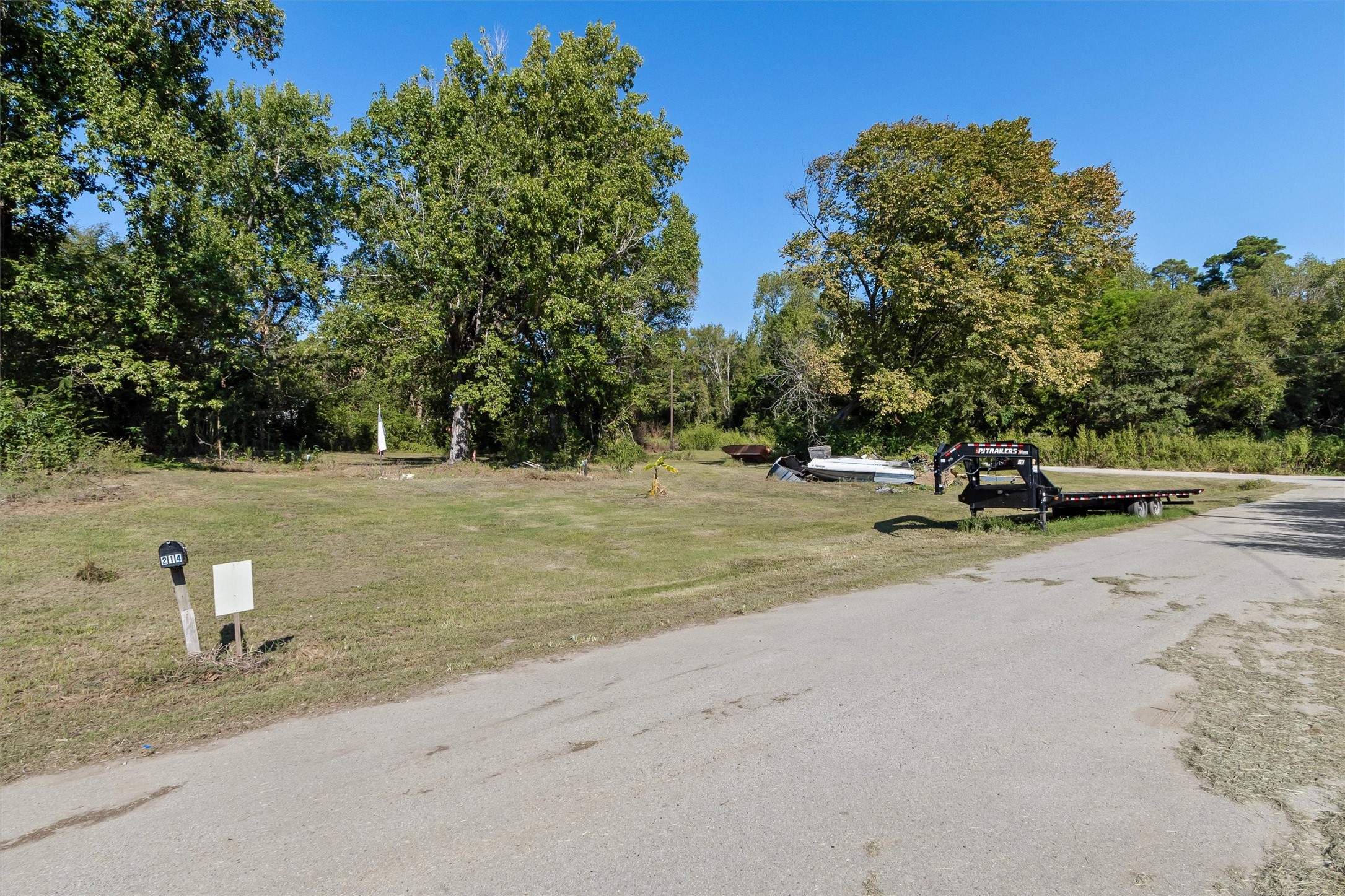 214 E Beaumont Avenue Property Photo 4