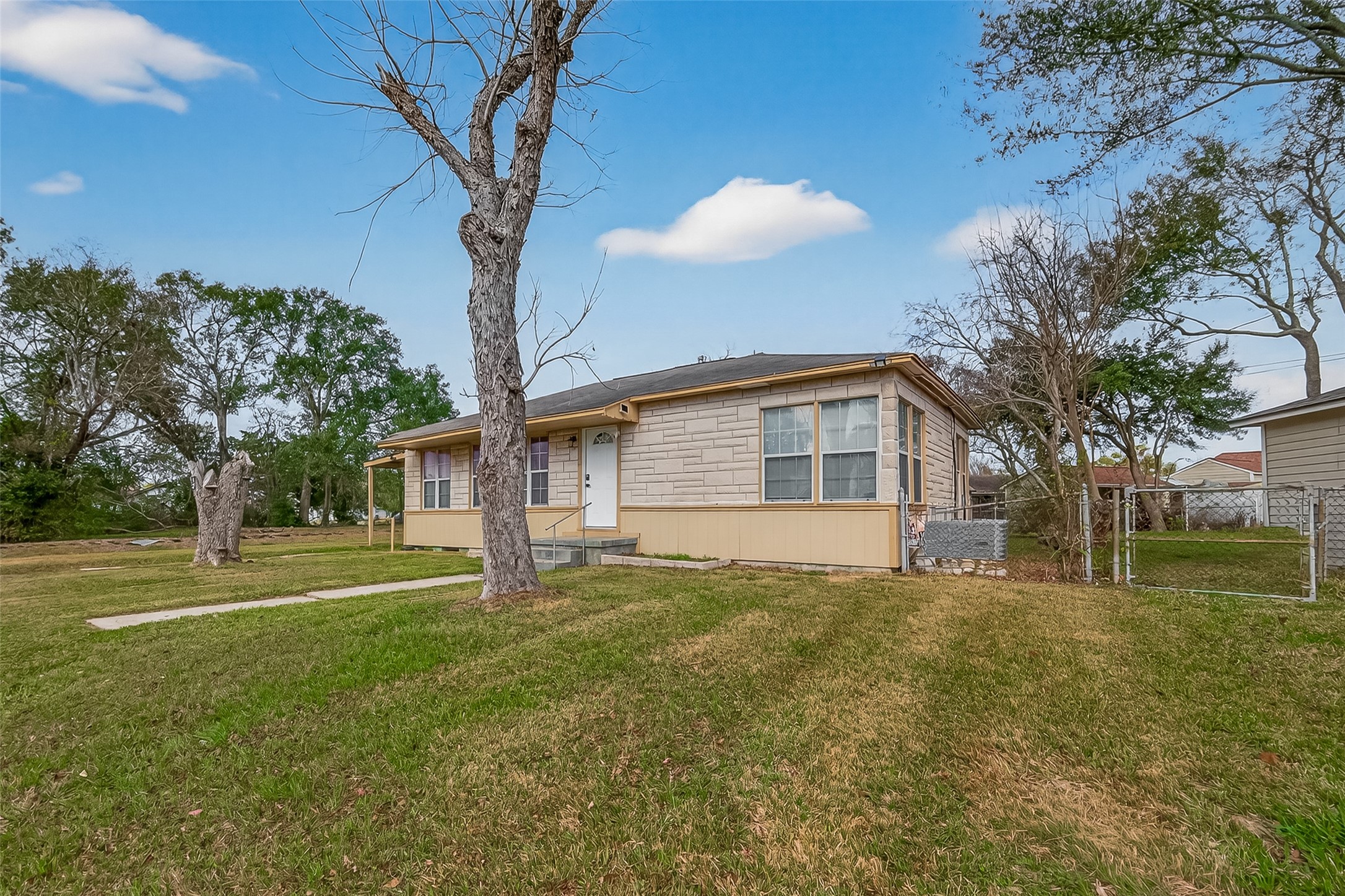 1221 Parkway Street Property Photo 1